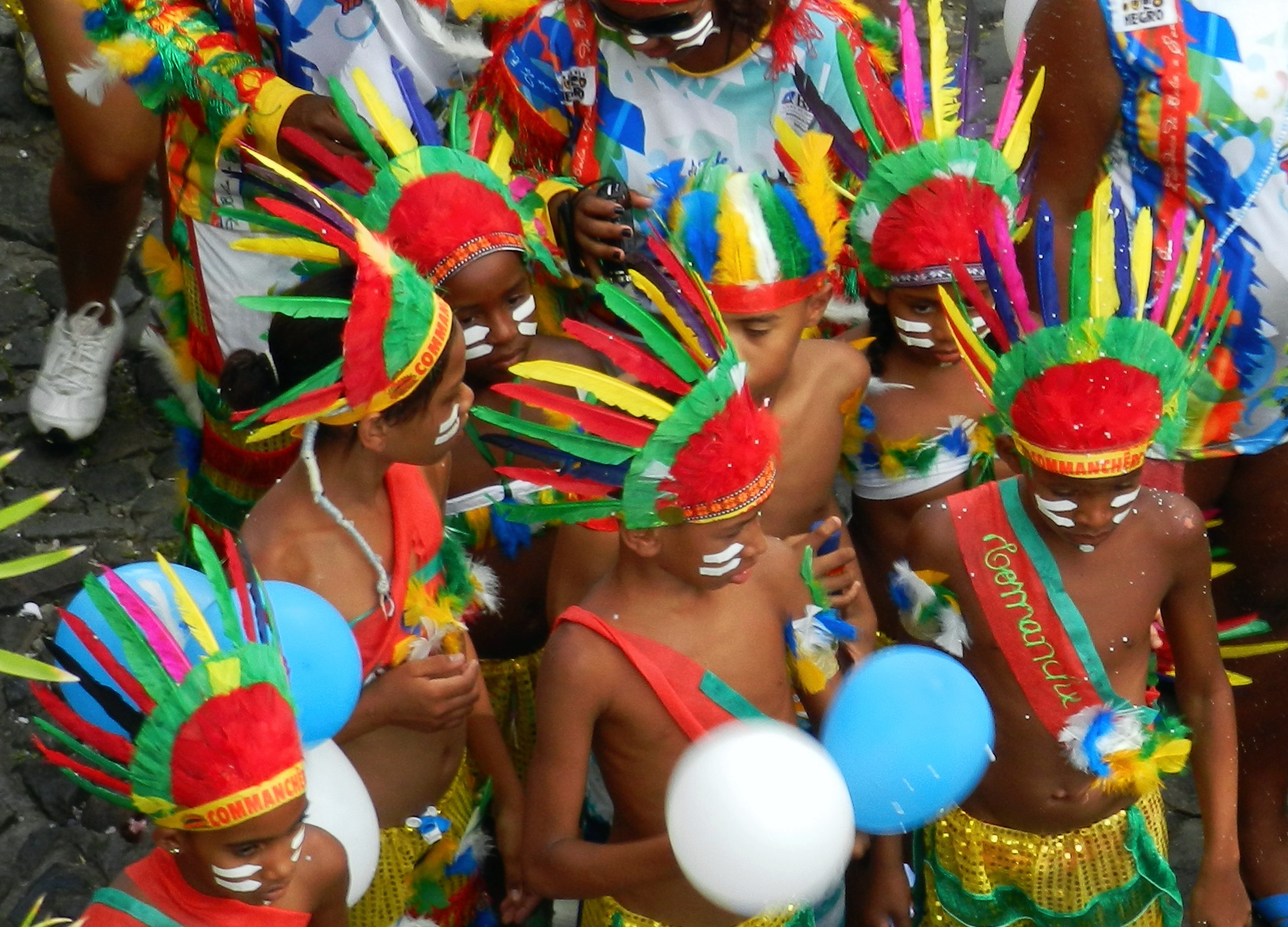 carnaval Pelourinho Salvador de Bahia grupo crianças fantasiadas