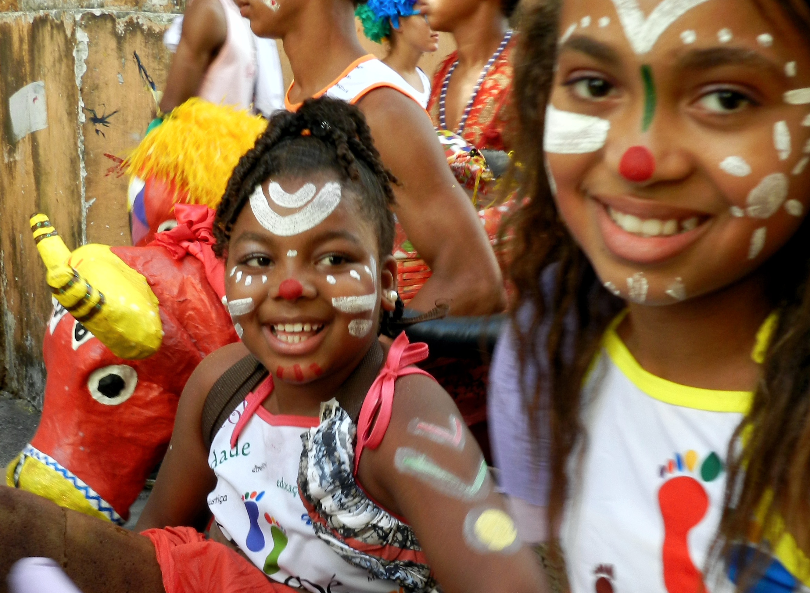 carnaval Pelourinho Salvador de Bahia grupo crianças com maquilagem