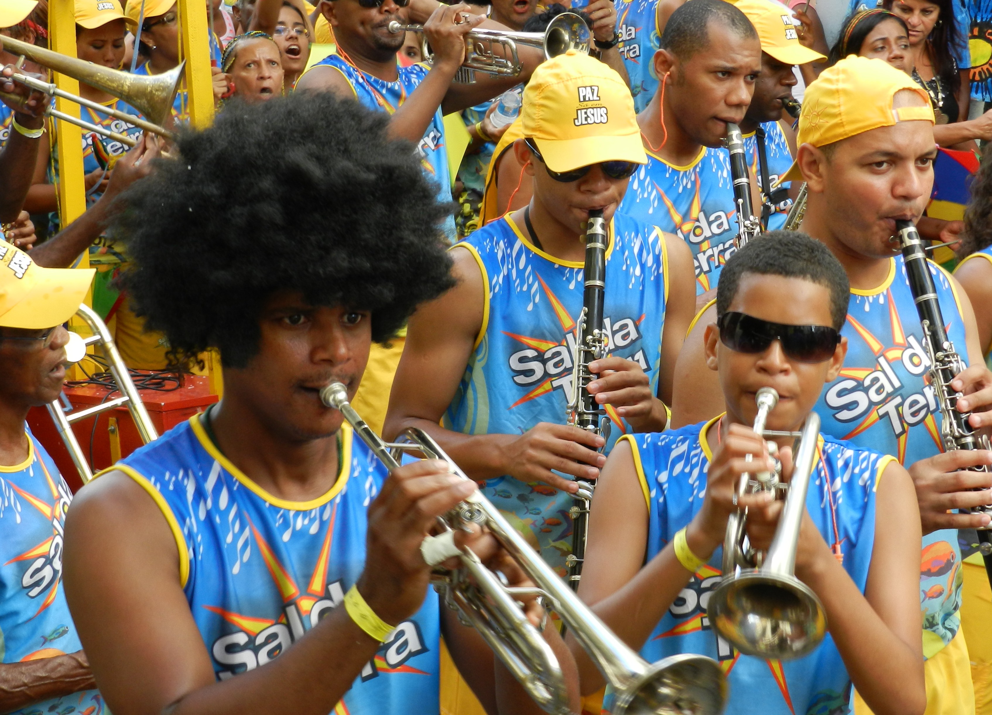 carnaval Pelourinho Salvador de Bahia grupo musical na rua