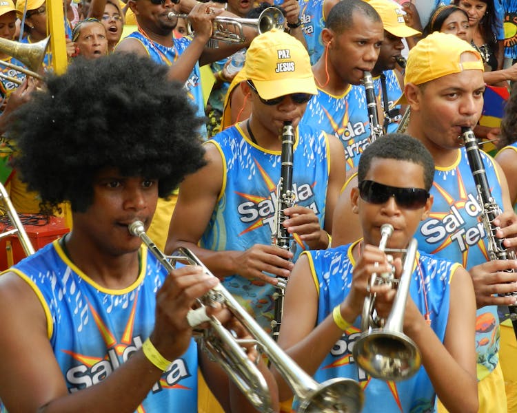 carnaval Pelourinho Salvador de Bahia grupo musical na rua
