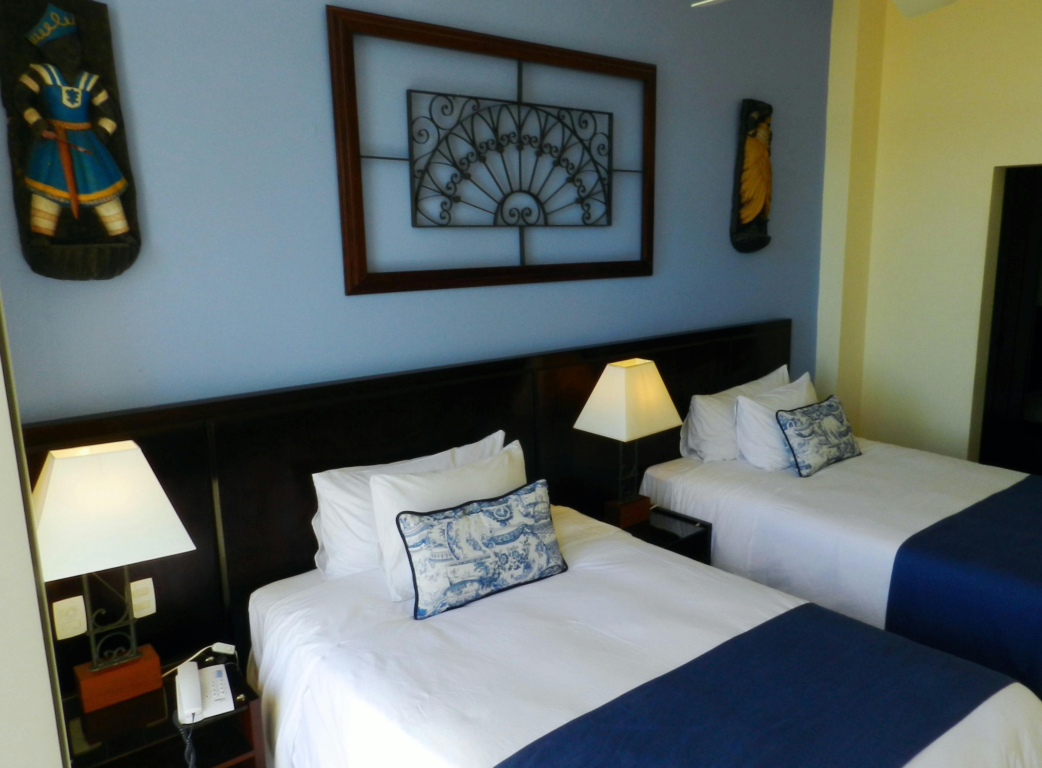 Hotel Casa Amarelindo DeLuxe Room Twin Beds Detail