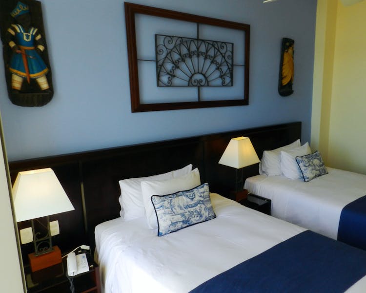 Hotel Casa Amarelindo DeLuxe Room Twin Beds Detail