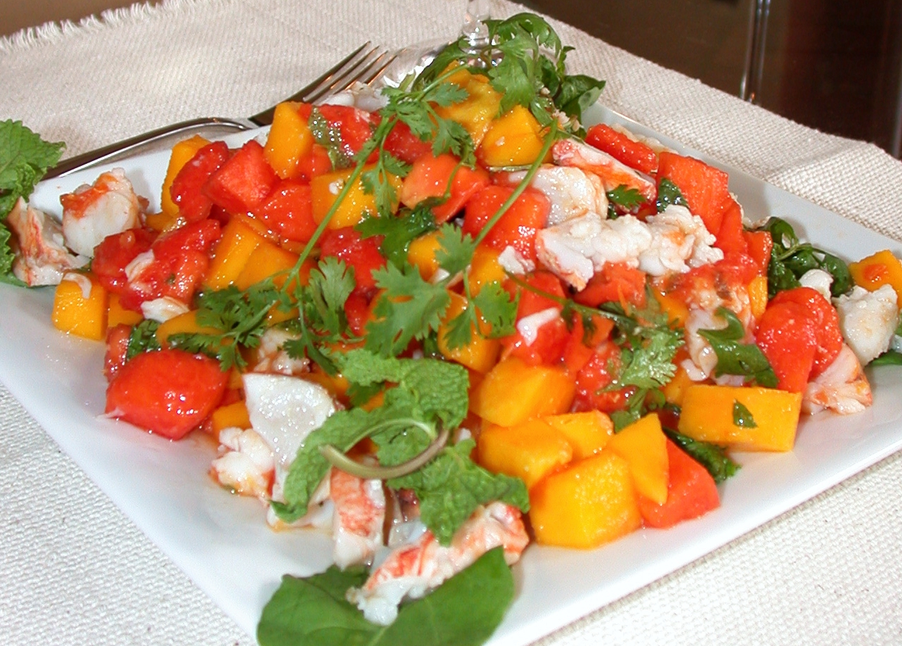 Restaurante Pelô Bistrô salada de manga, papaia e camarões