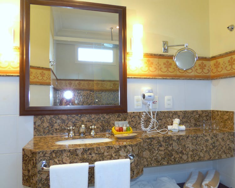 Hotel Casa Amarelindo DeLuxe Room Bathroom Detail