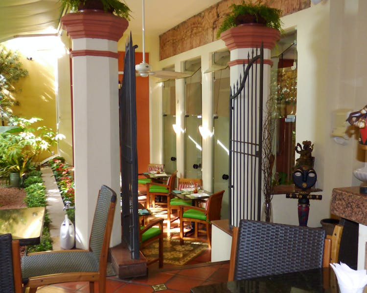 Restaurante Pelô Bistrô ambiente do restaurante com jardim