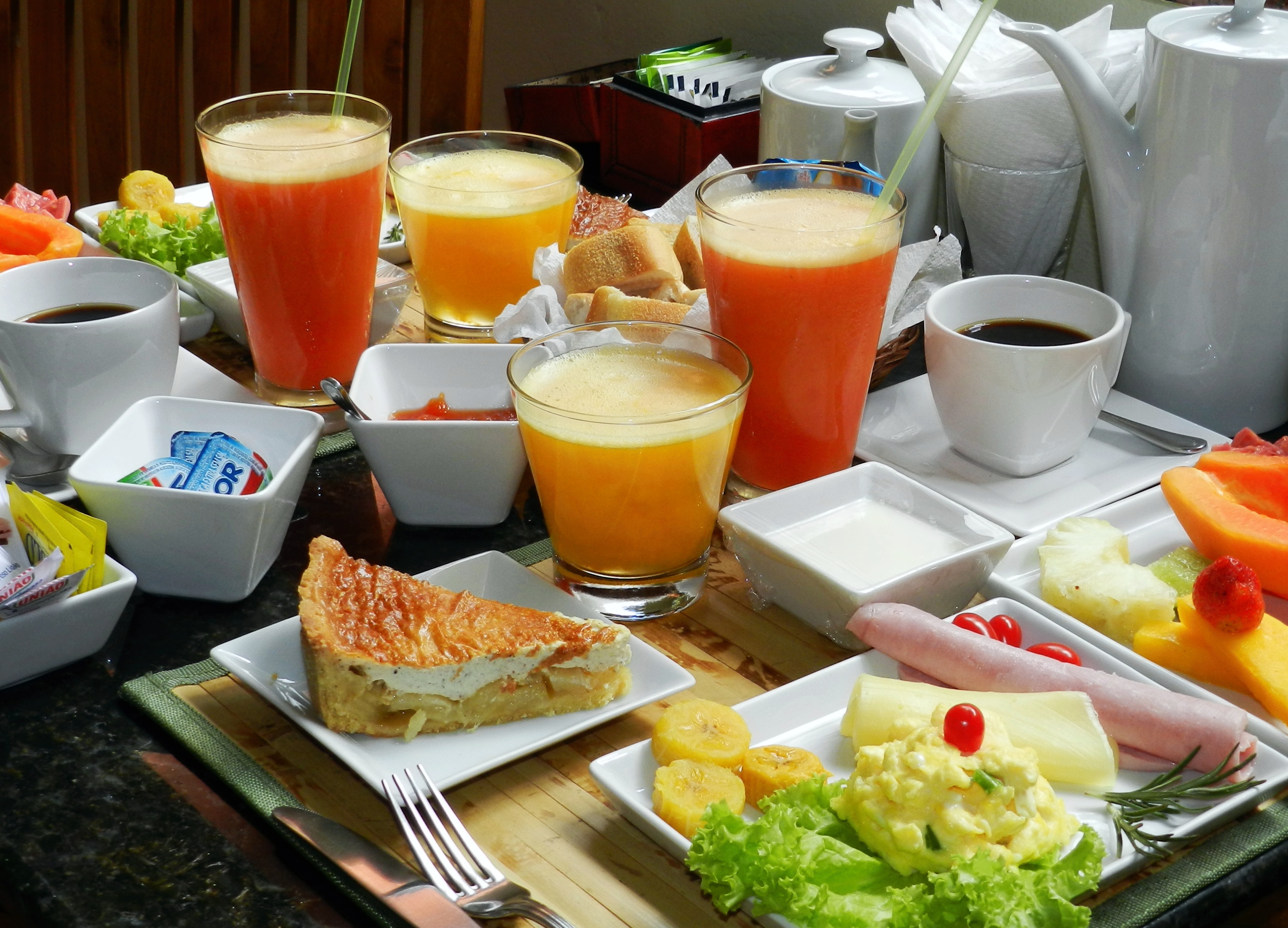 Hotel Casa do Amarelindo café da manhã com frutas e sucos