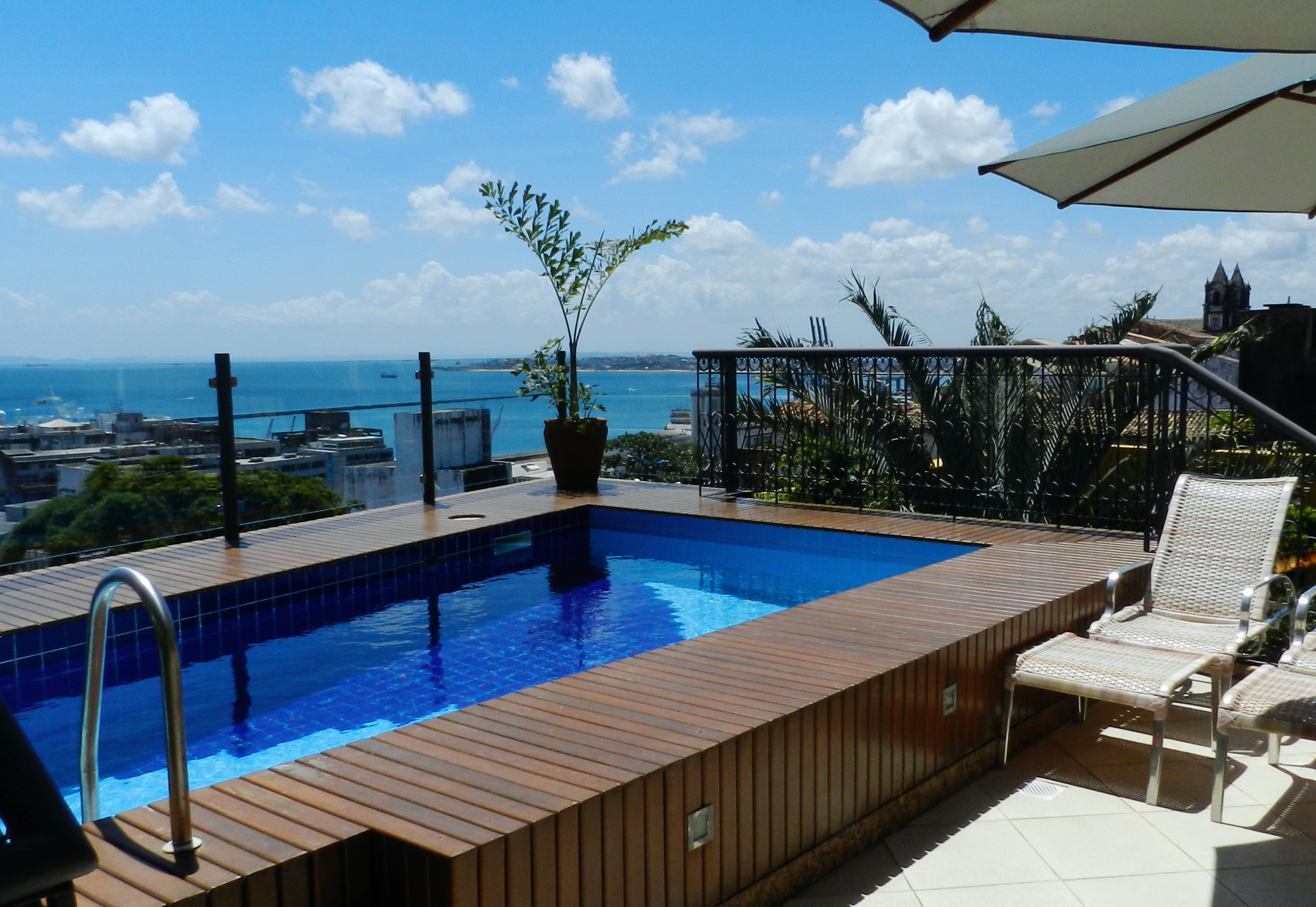 Hotel Casa do Amarelindo swimming-pool sun deck view