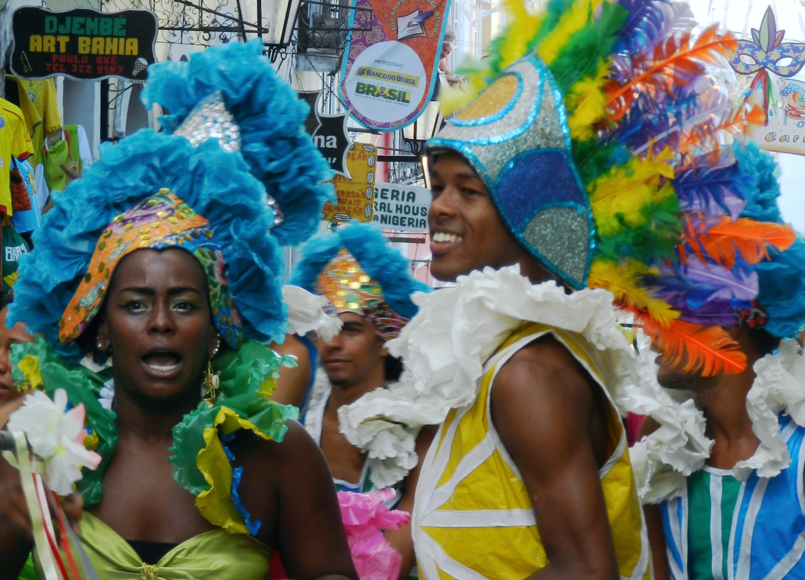 carnaval Pelourinho Salvador de Bahia grupo dançando na rua