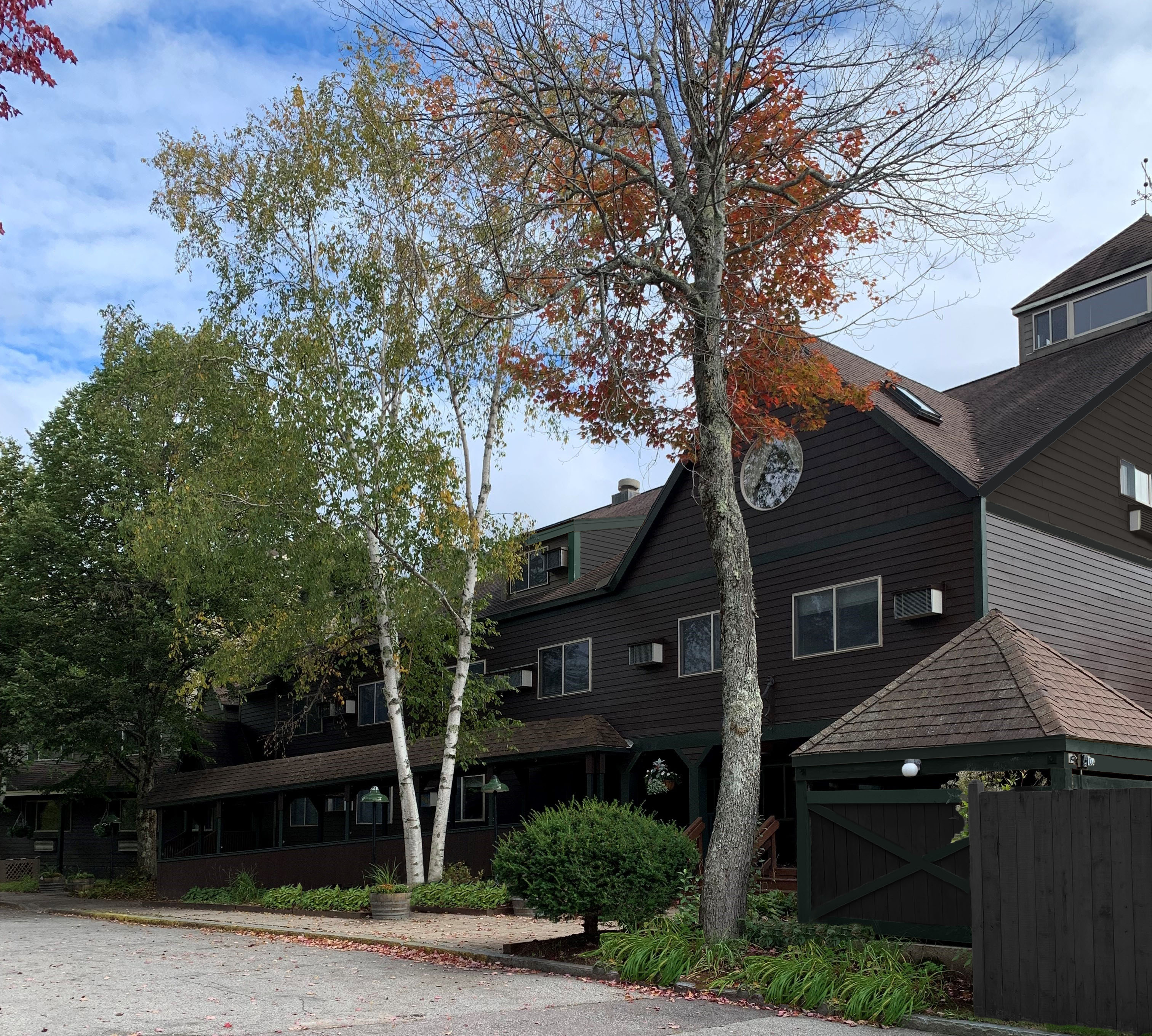 The Snowy Owl Inn in Waterville Valley NH near the Waterville Valley Resort in the White Mountain National Park.