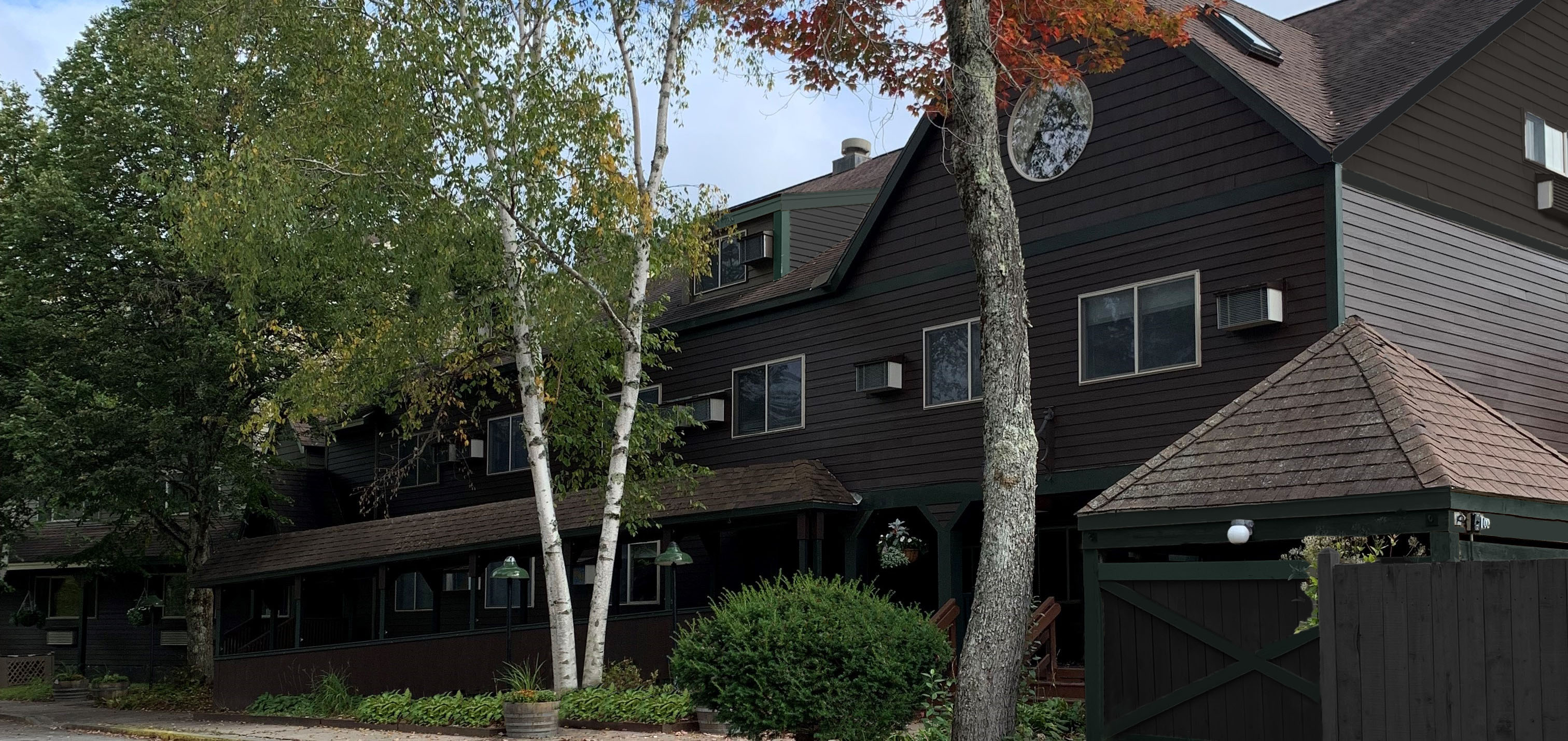 The Snowy Owl Inn in Waterville Valley NH near the Waterville Valley Resort in the White Mountain National Park.