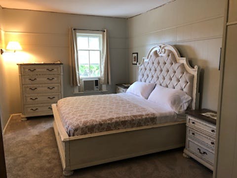 Expertise Goed doen Macadam Deluxe Standard Room with a King Size Bed | Charlevoix House