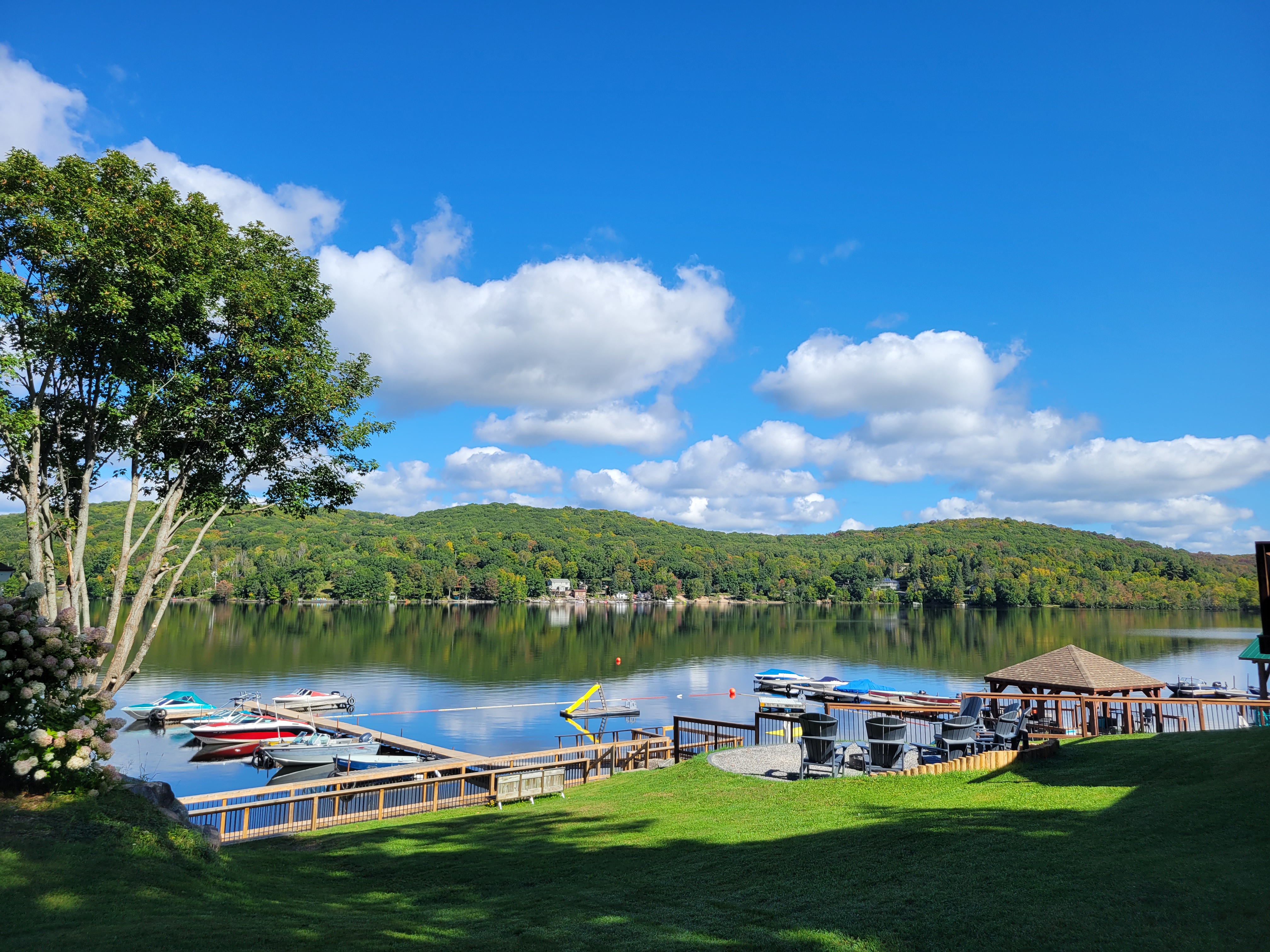 Kid-Friendly Waterfront View at Dayspring Cottages, Ontario - Scenic Beauty with Boat Slips"