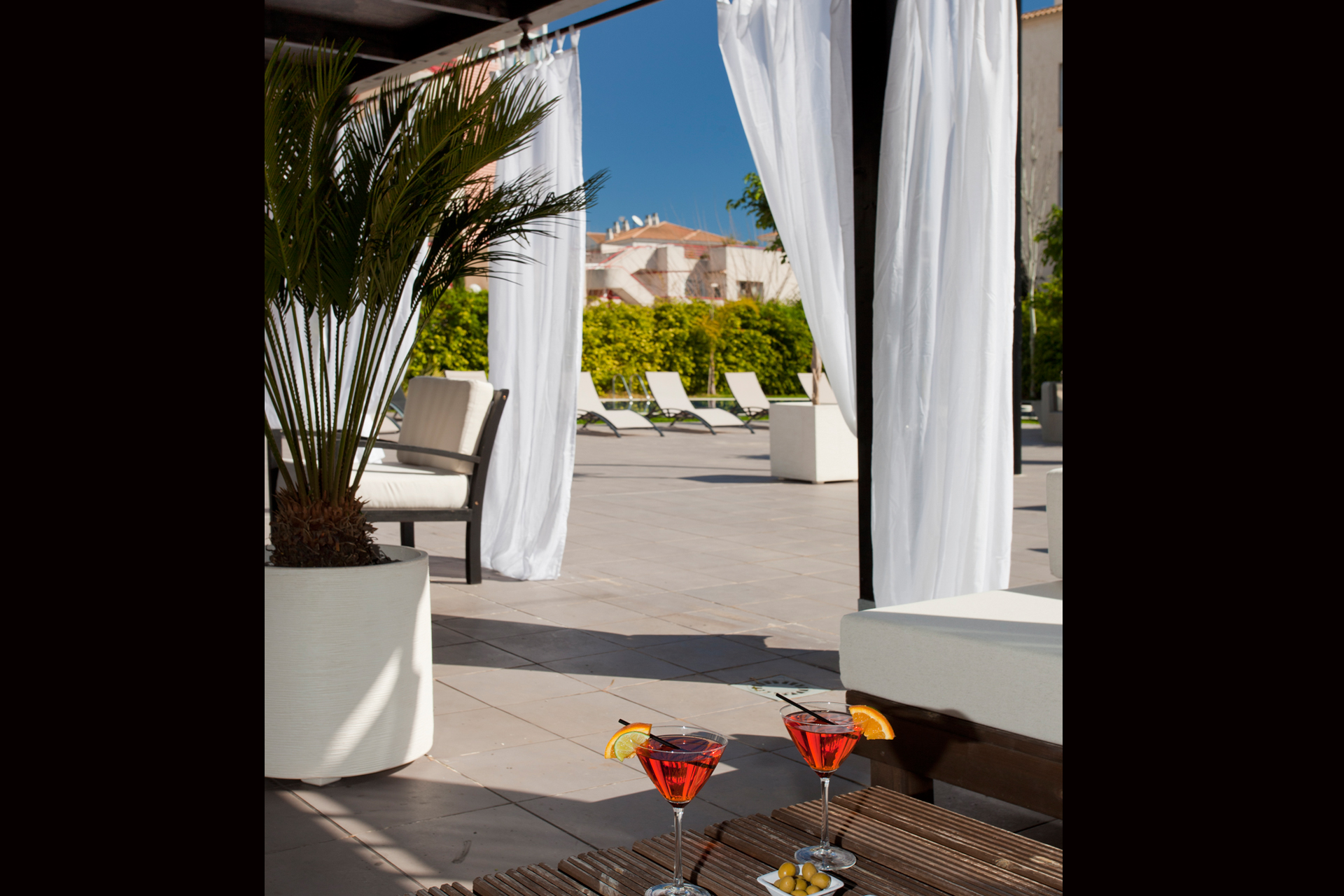 boulevard apartamentos by mimar outside chill out