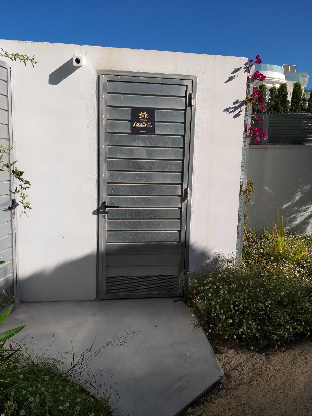 mora villas by mimar BikeFriendly zona taller