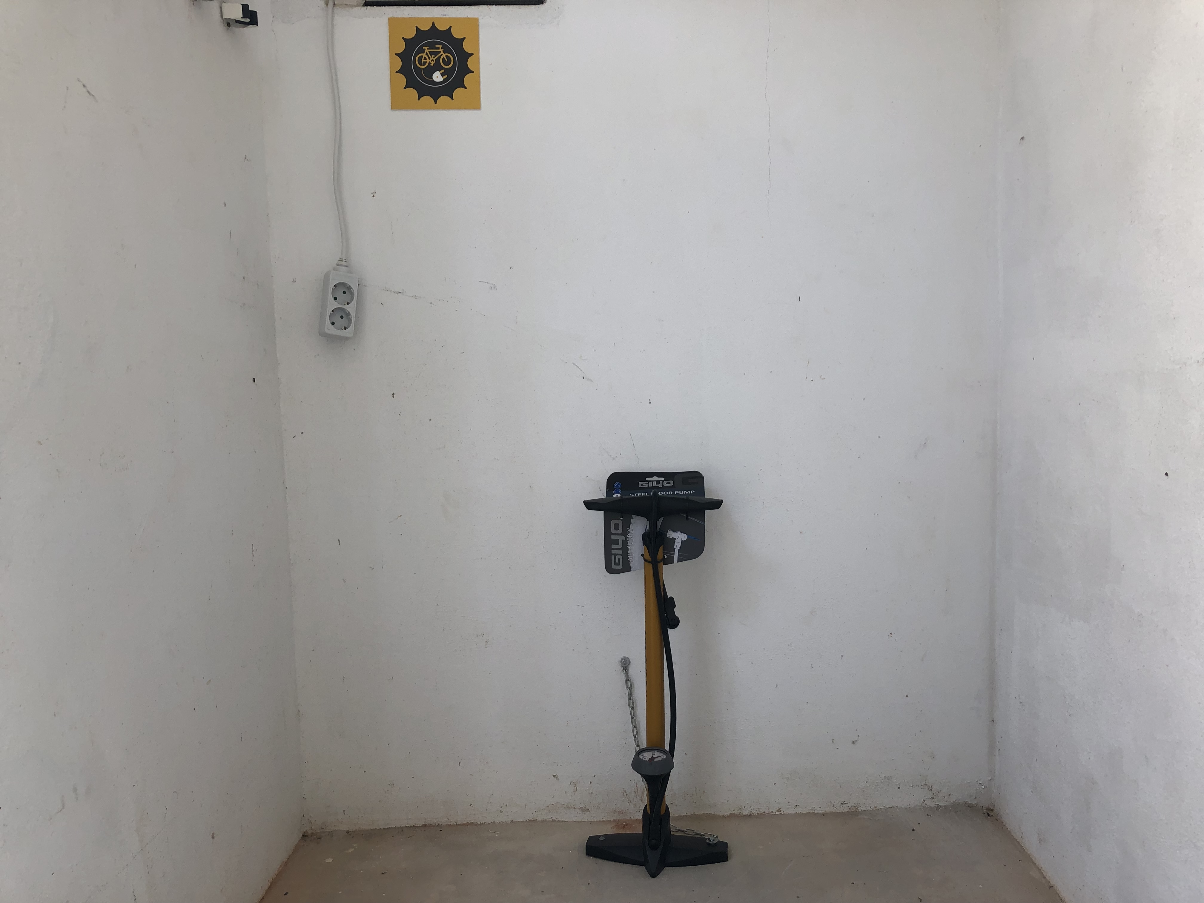 mora villas by mimar BikeFriendly zona taller