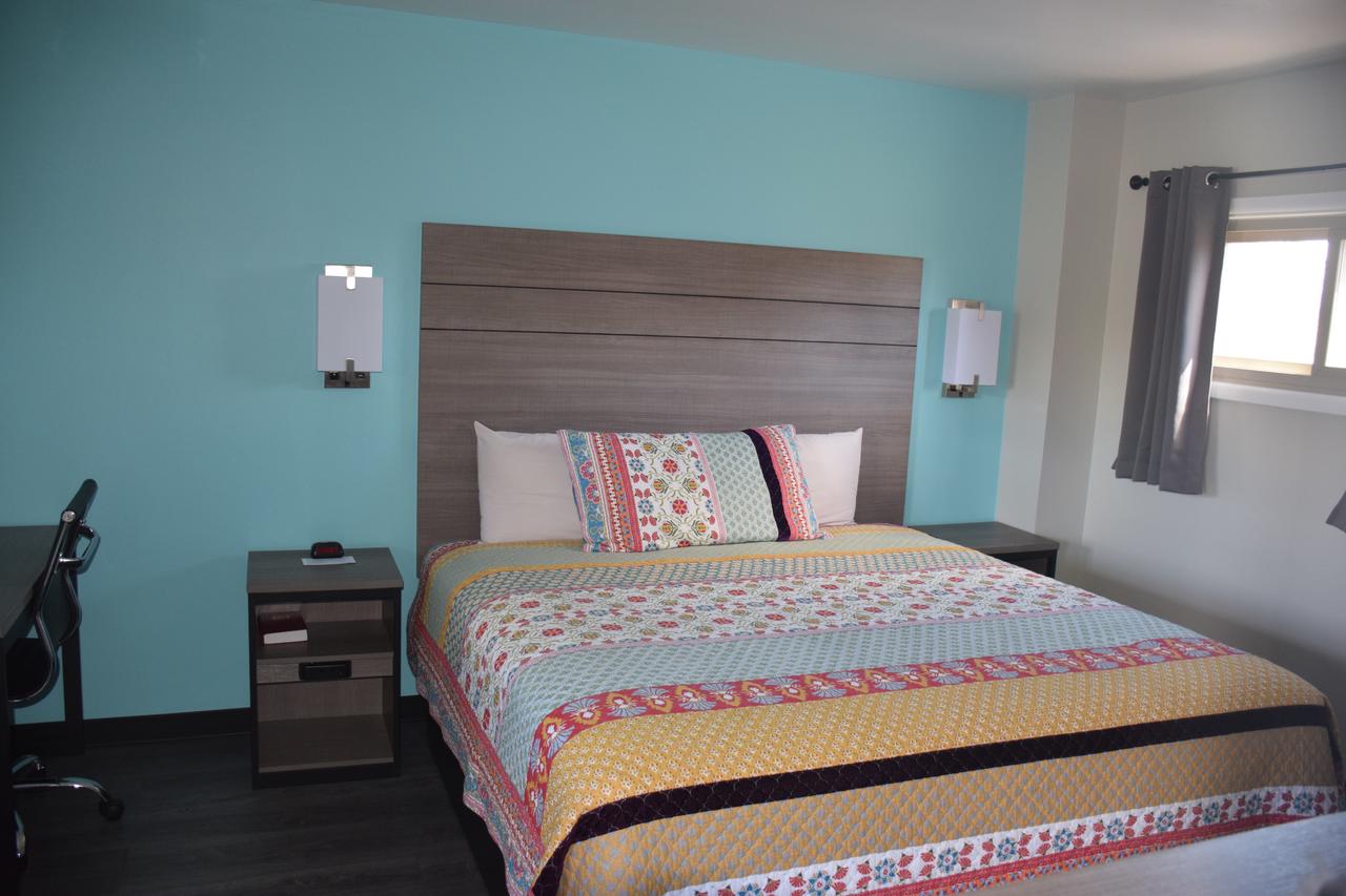 NK - Non-Smoking King Bed