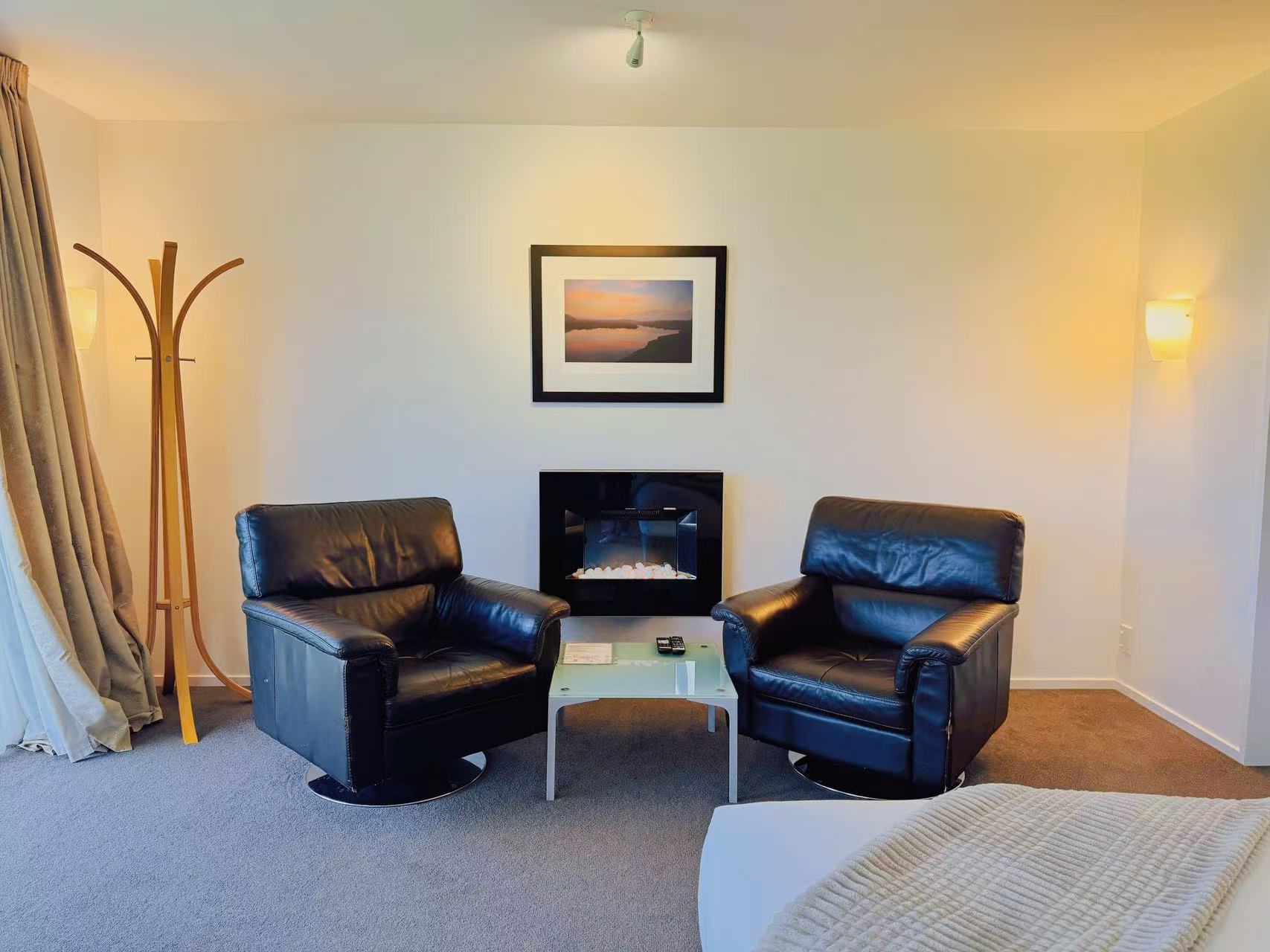 Premium King Suite with Spa Bath and Fireplace