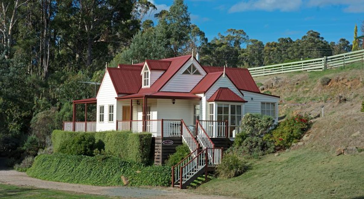 Huon Valley S Luxury Riverside Accommodation Crabtree River Cottages