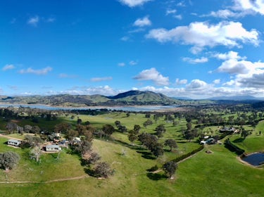 Arial view of the Cottages and Lake Eildon 1
