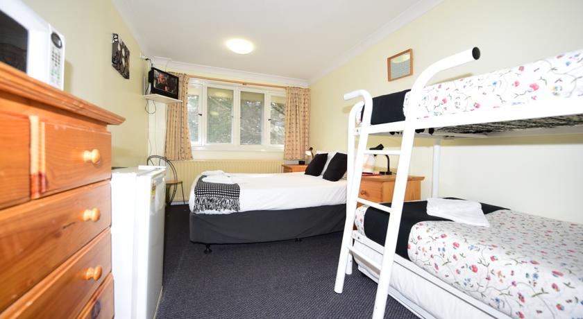 Family Room ( 2 Adults + 2 Children)