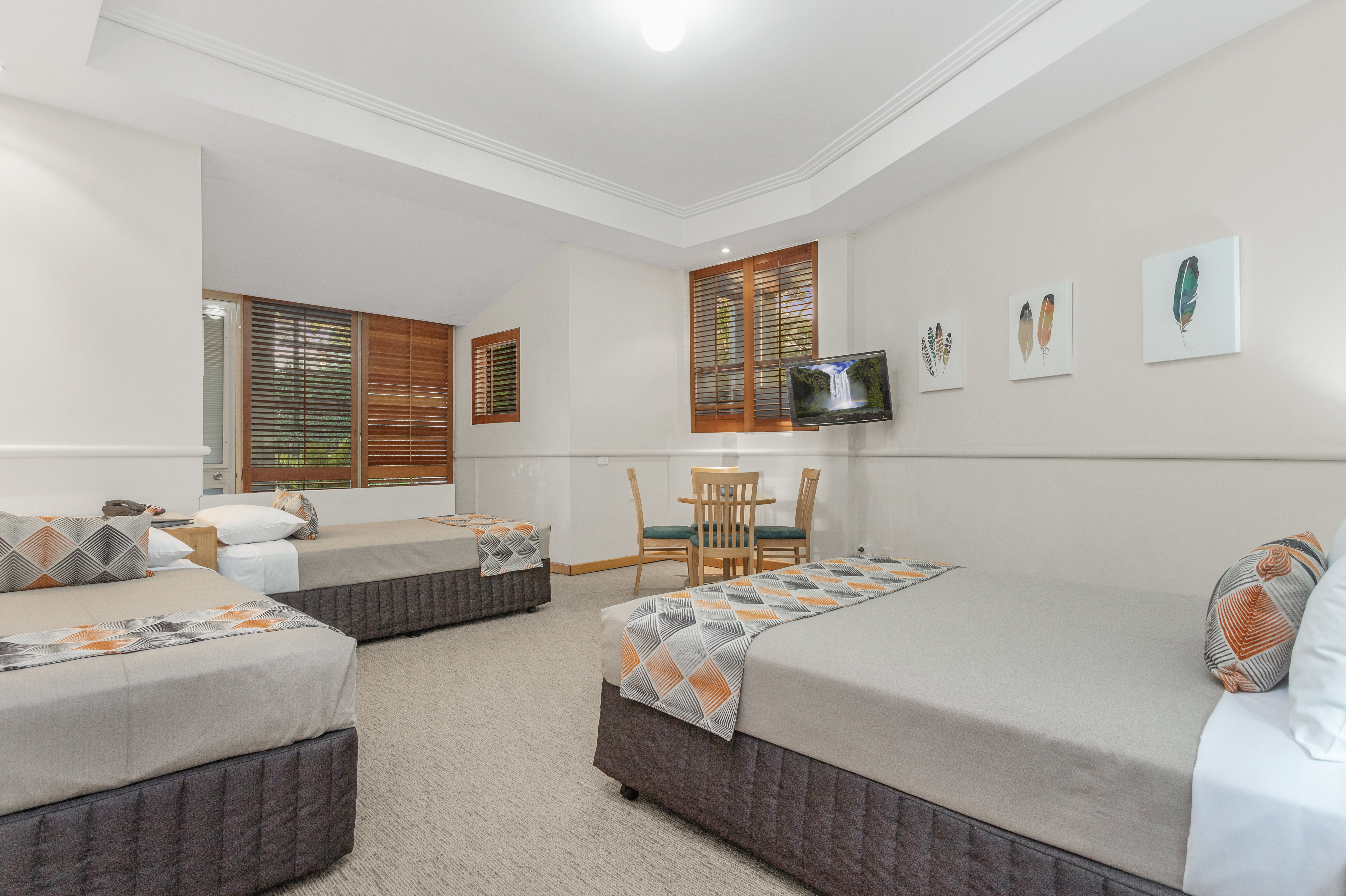 Budget rooms for 4 people near Portside Wharf Brisbane