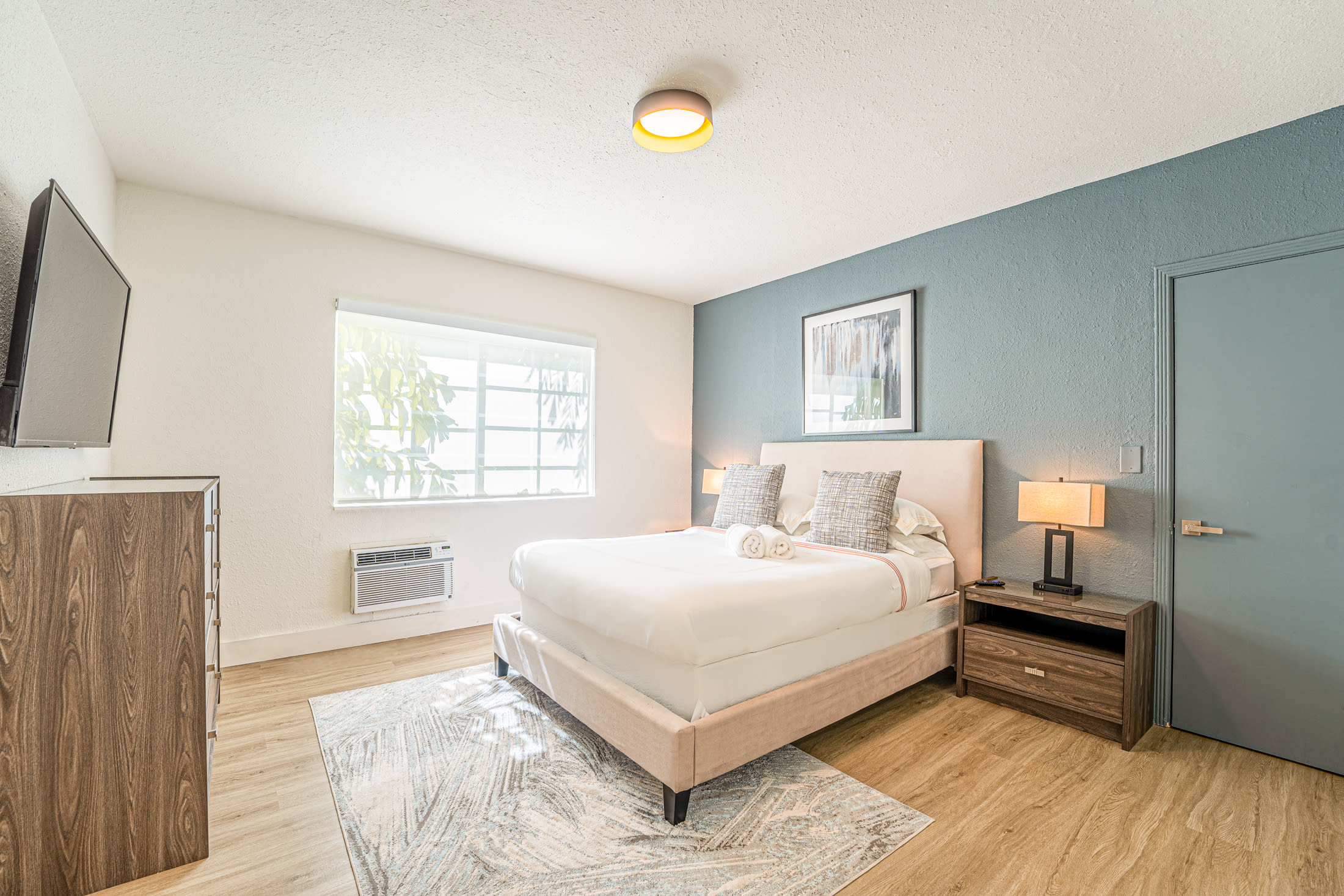 2 bedroom 2 queen bed