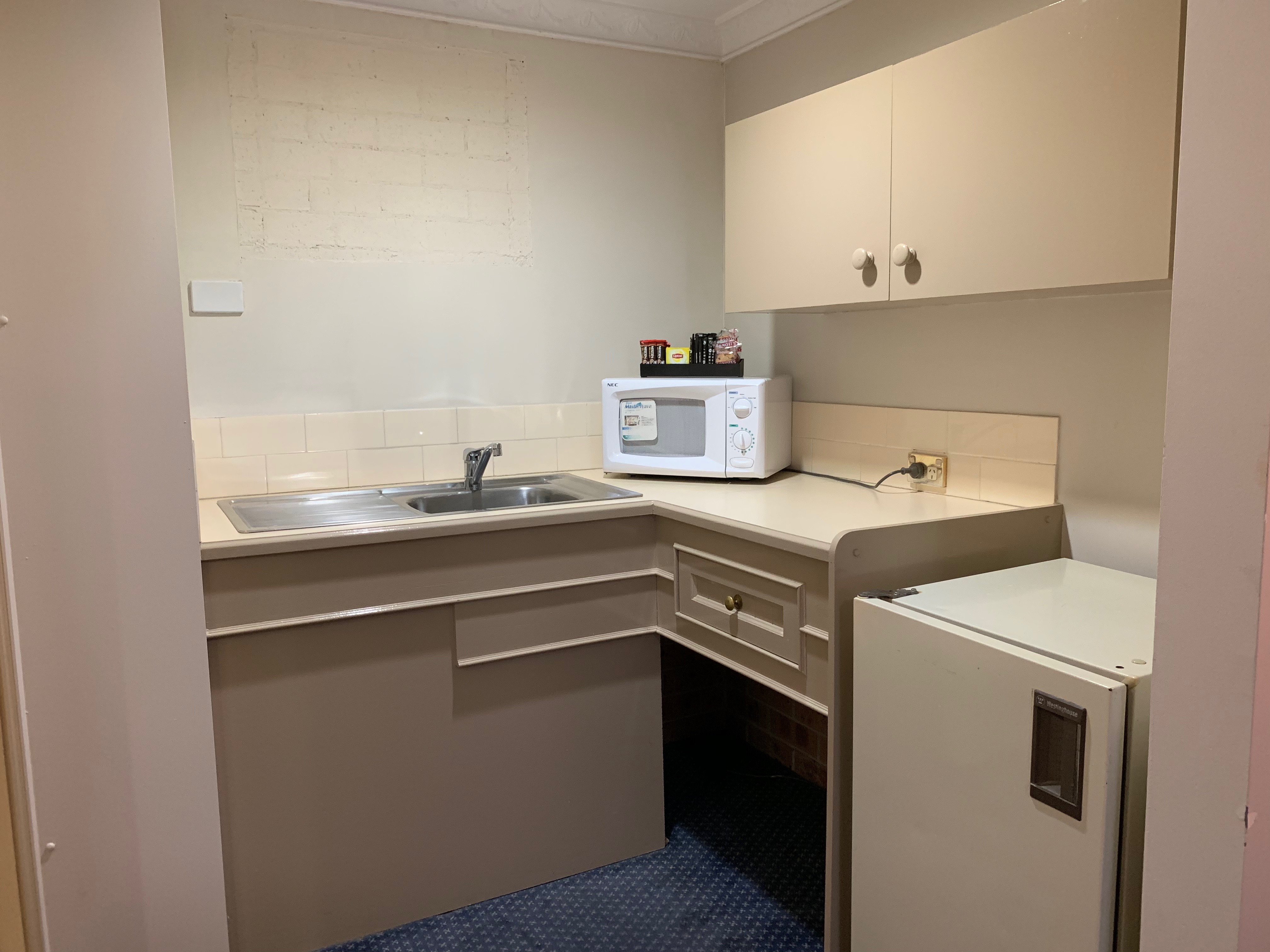 Standard Twin Room Kitchenette