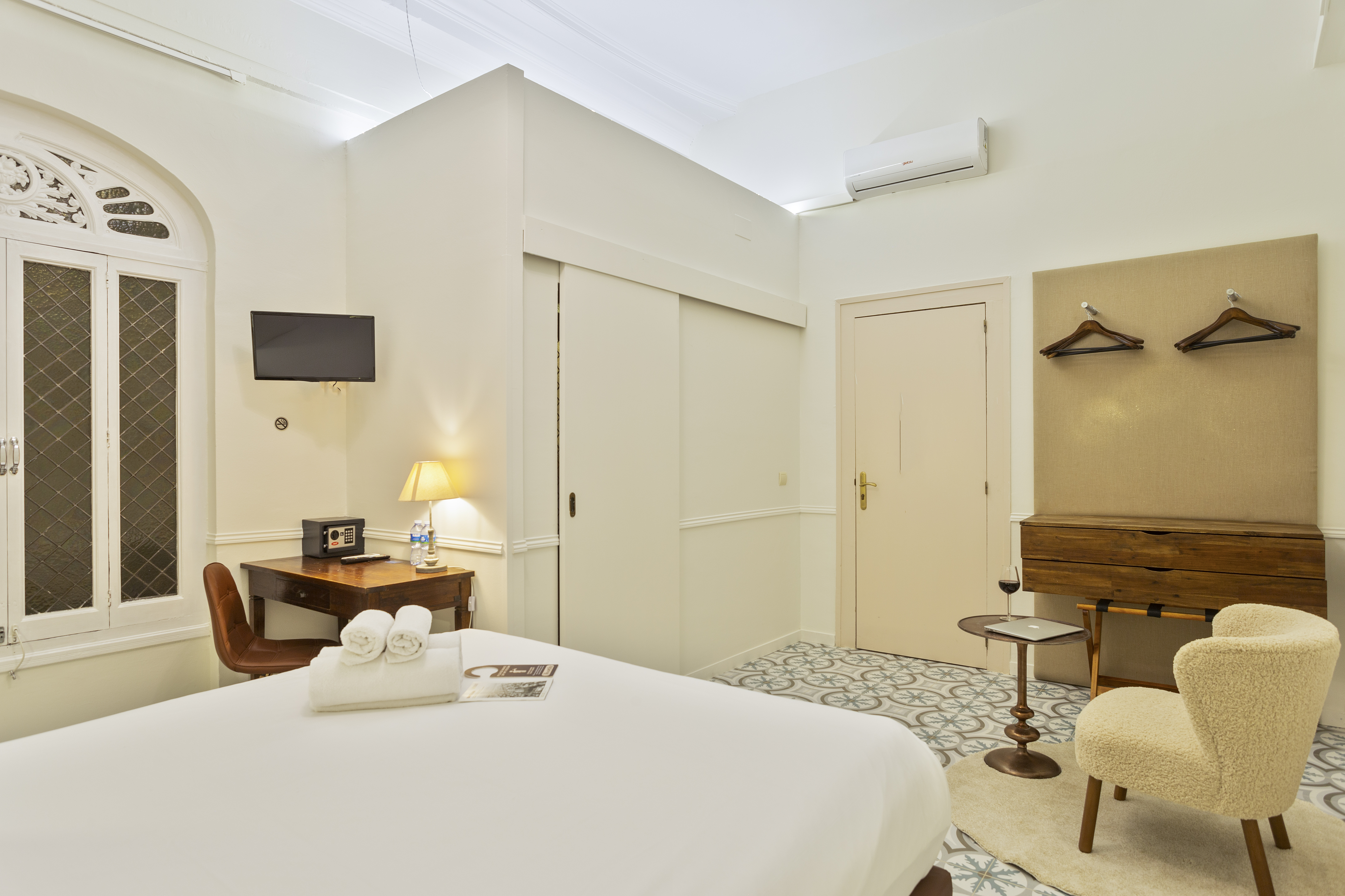 DOUBLE ROOM STANDARD | Mihlton Barcelona Boutique B&B - Adults Only