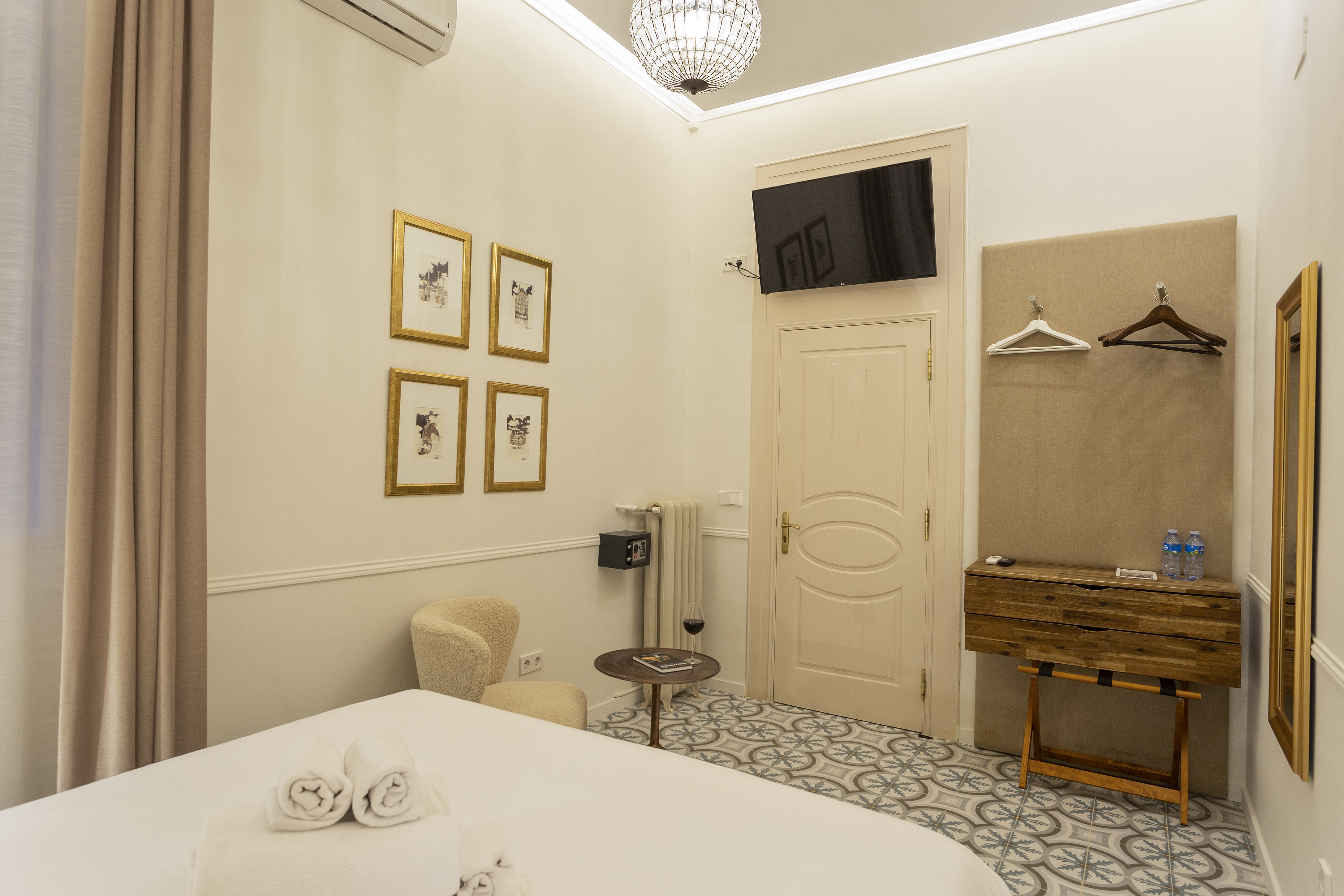 DOUBLE ROOM STANDARD Mihlton Barcelona Boutique B B Adults only