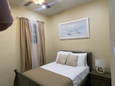 Curved Comfort Room 5