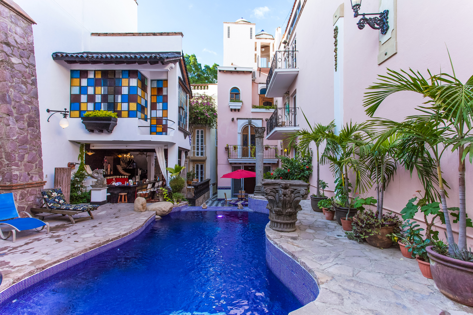 Home Garlands Del Rio