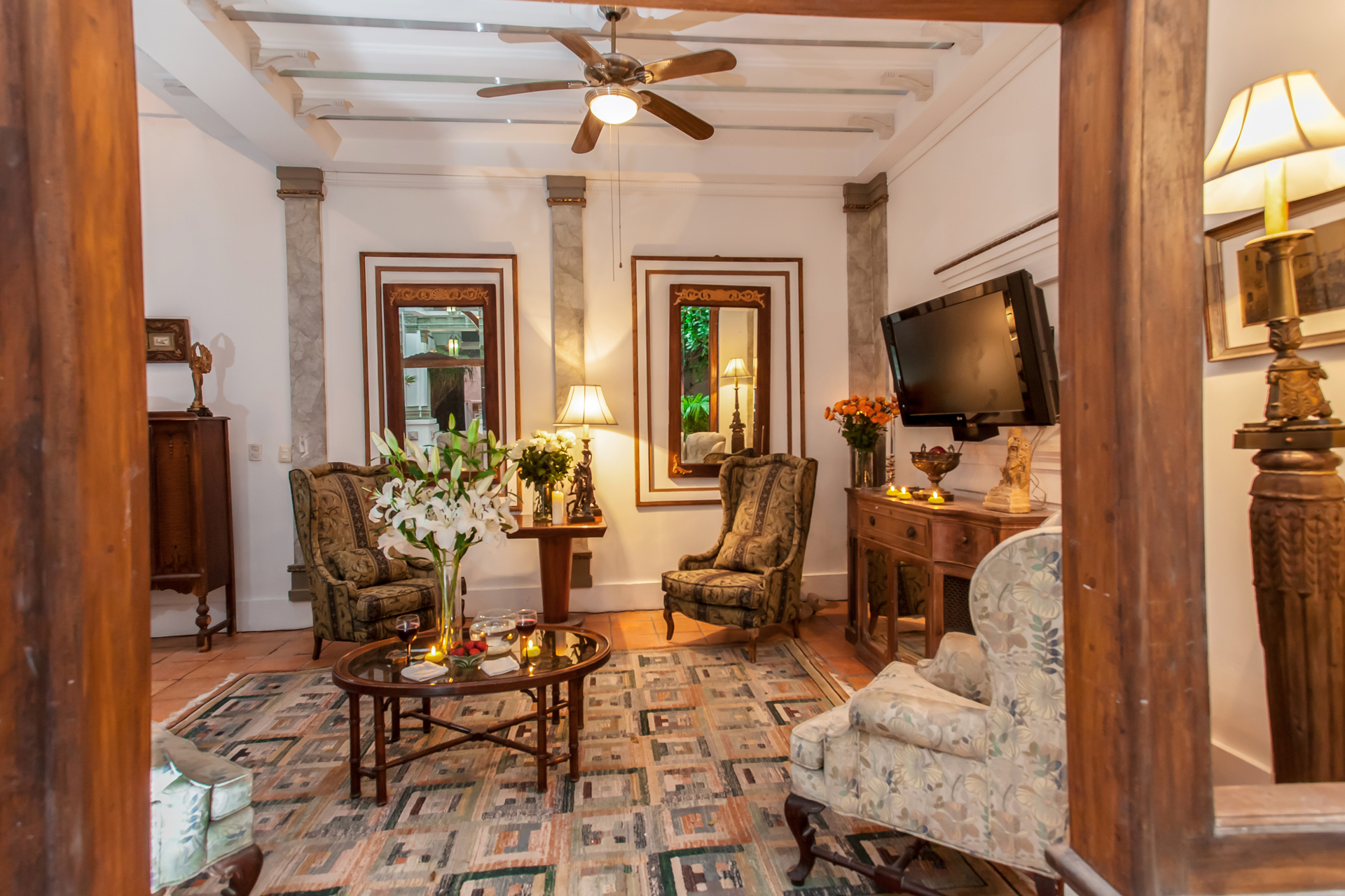 Home Garlands Del Rio