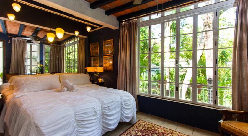 Home Garlands Del Rio