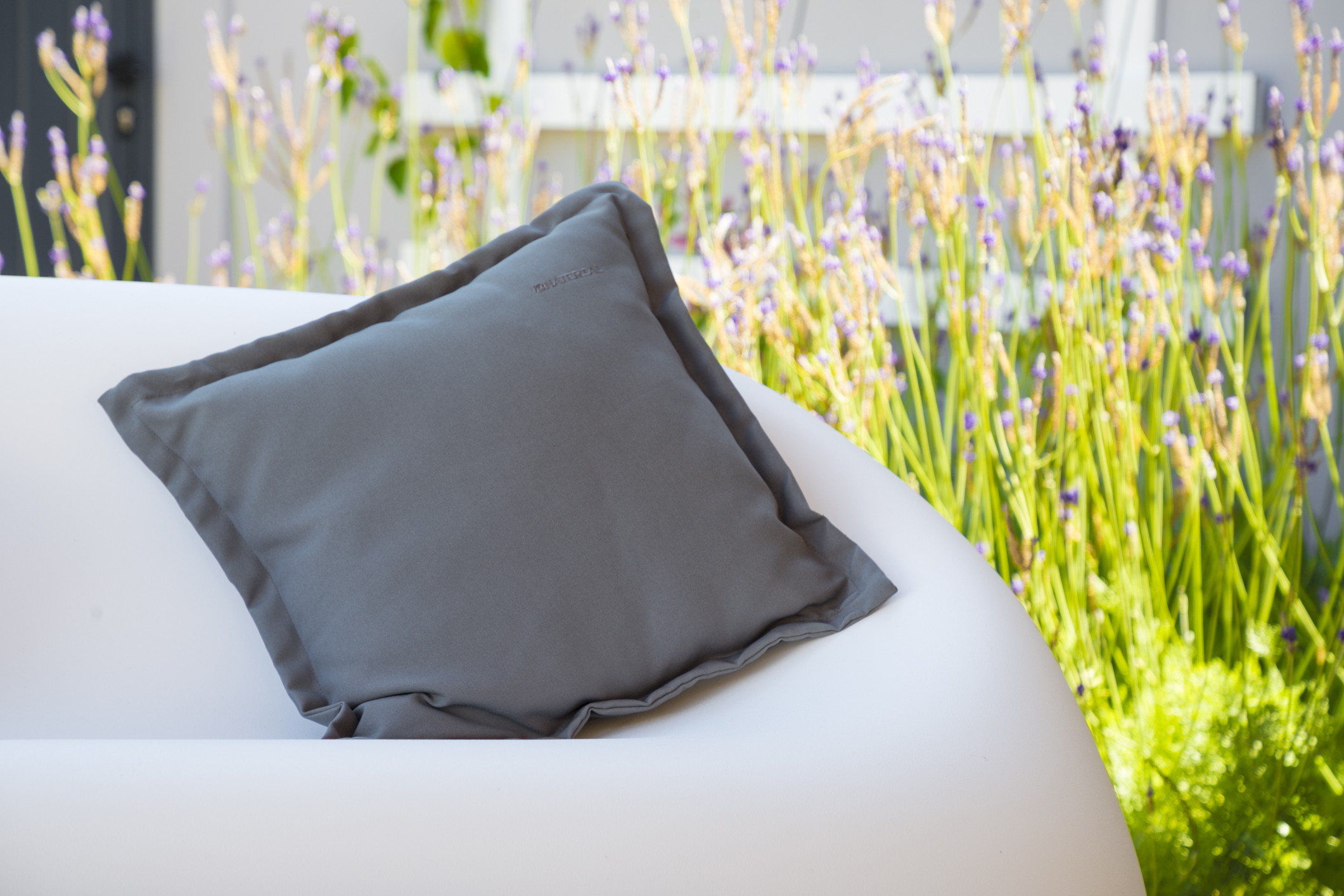 No Alcatruz Fitness Garden tem descanso garantido, nos cadeirões, nos puffs ou no relvado.