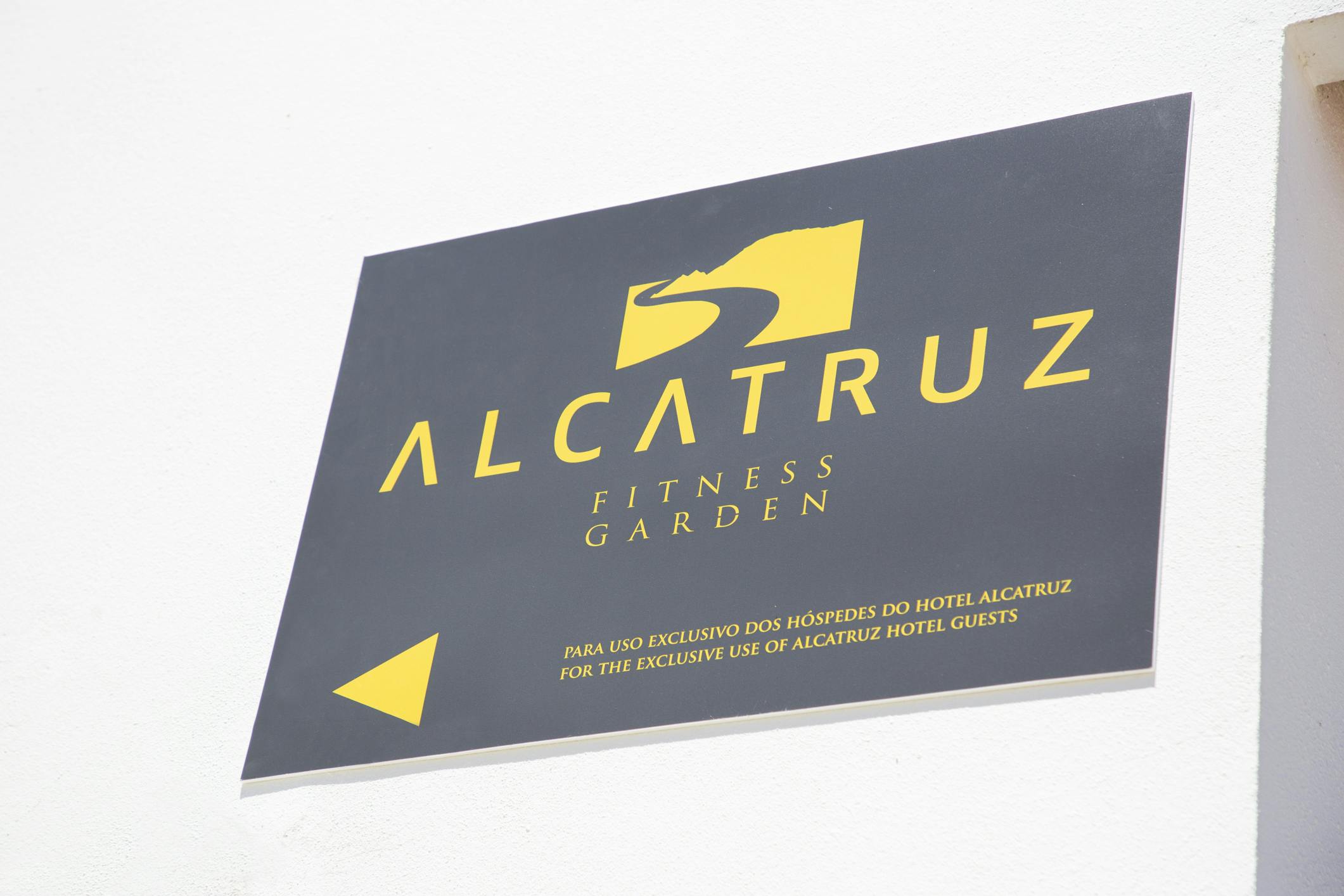 O jardim do Hotel Alcatruz aguarda-o para momentos de descanso.