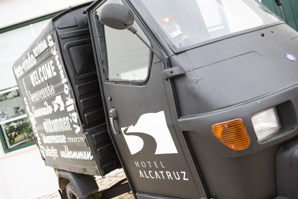 Details. Pormenores de decoração exterior no Hotel Alcatruz na Costa Vicentina.