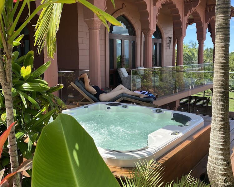 Jodha Bai Suite private Jacuzzi, deck, sun lounges and beautiful views