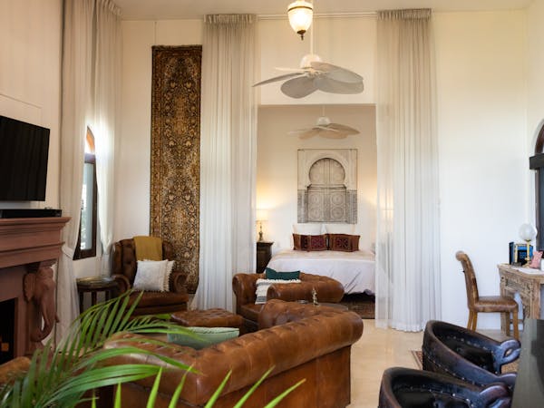 Elegant, large but cosy Lotus Suite, ultra luxurious 5 star getaway, boutique hotel, boutique B&B