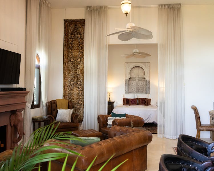 Elegant, large but cosy Lotus Suite, ultra luxurious 5 star getaway, boutique hotel, boutique B&B