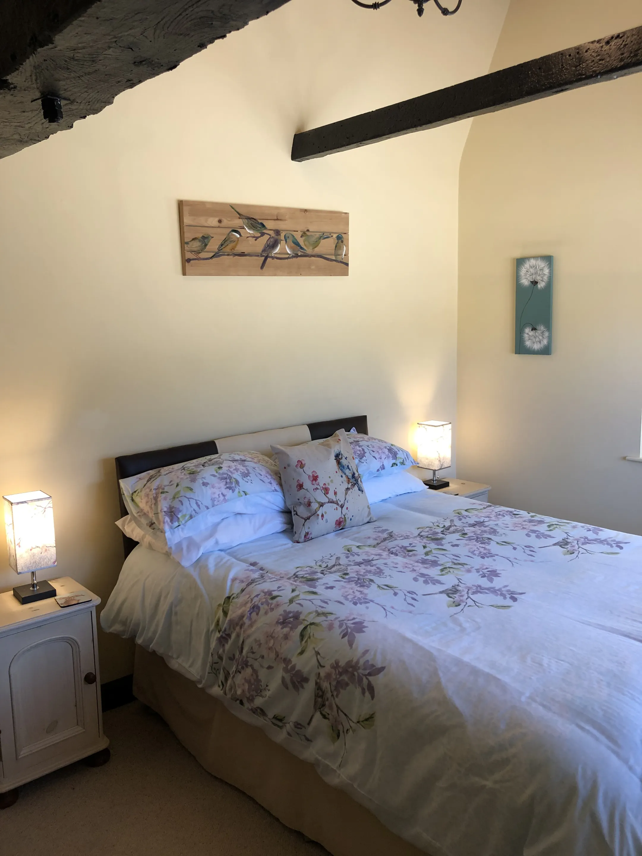Double bedroom with exposed beams at Hunt House Quarters in Kilsby