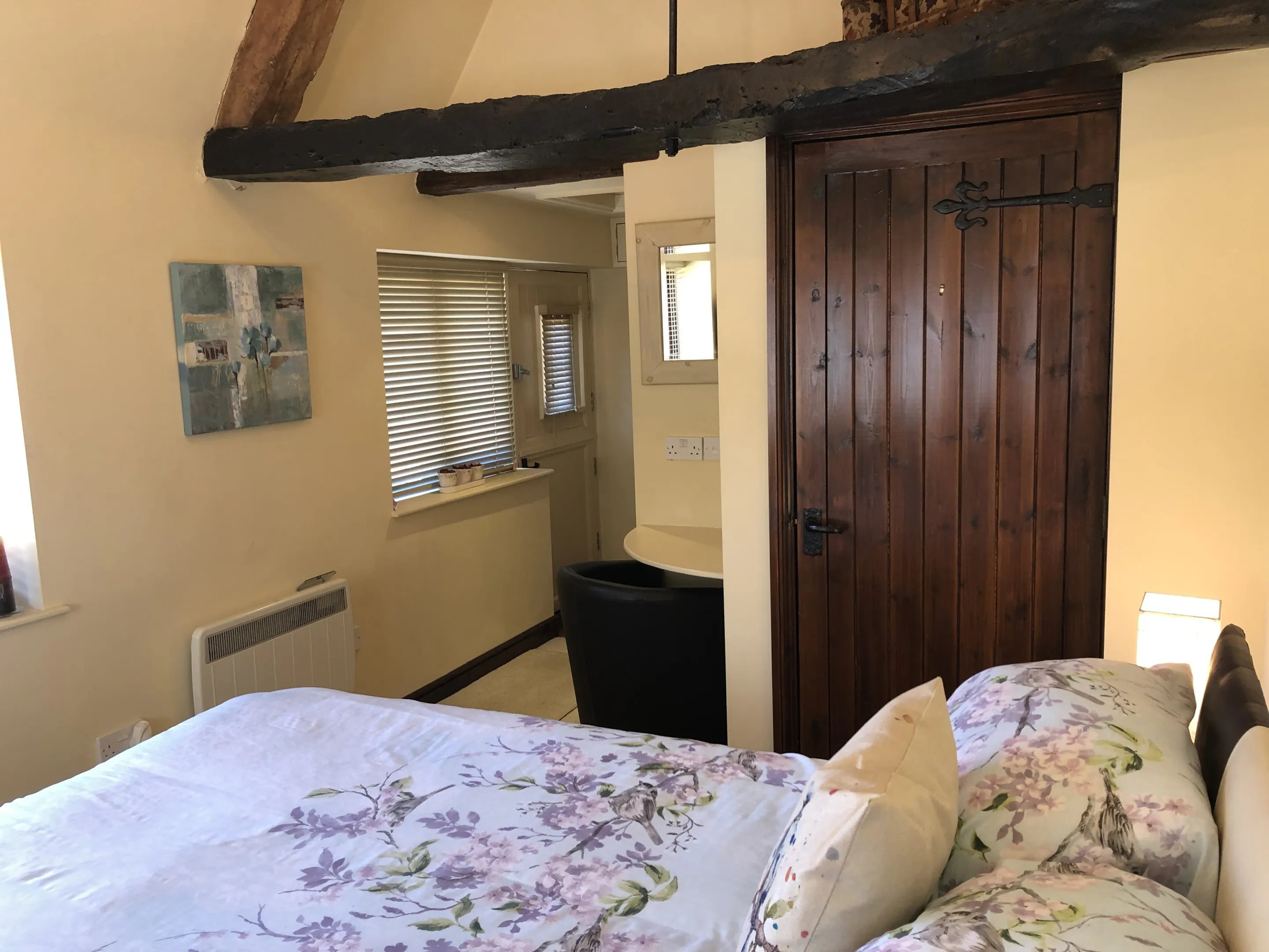 Cosy Double bedroom with exposed beams at Hunt House Quarters