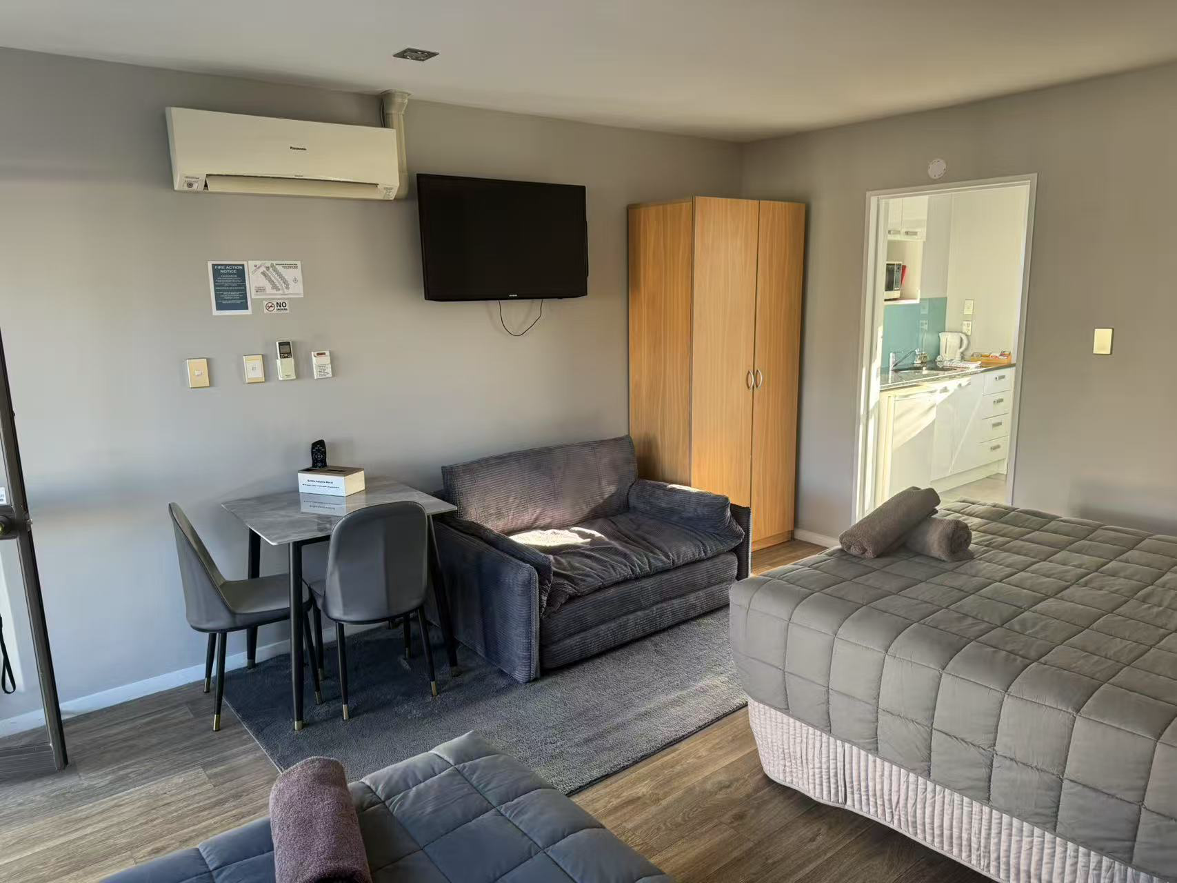 Superior Queen Studio