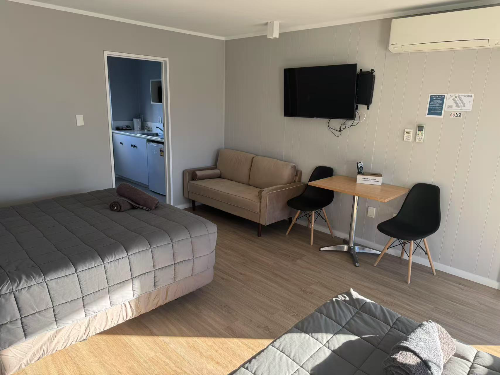 Standard Twin Studio