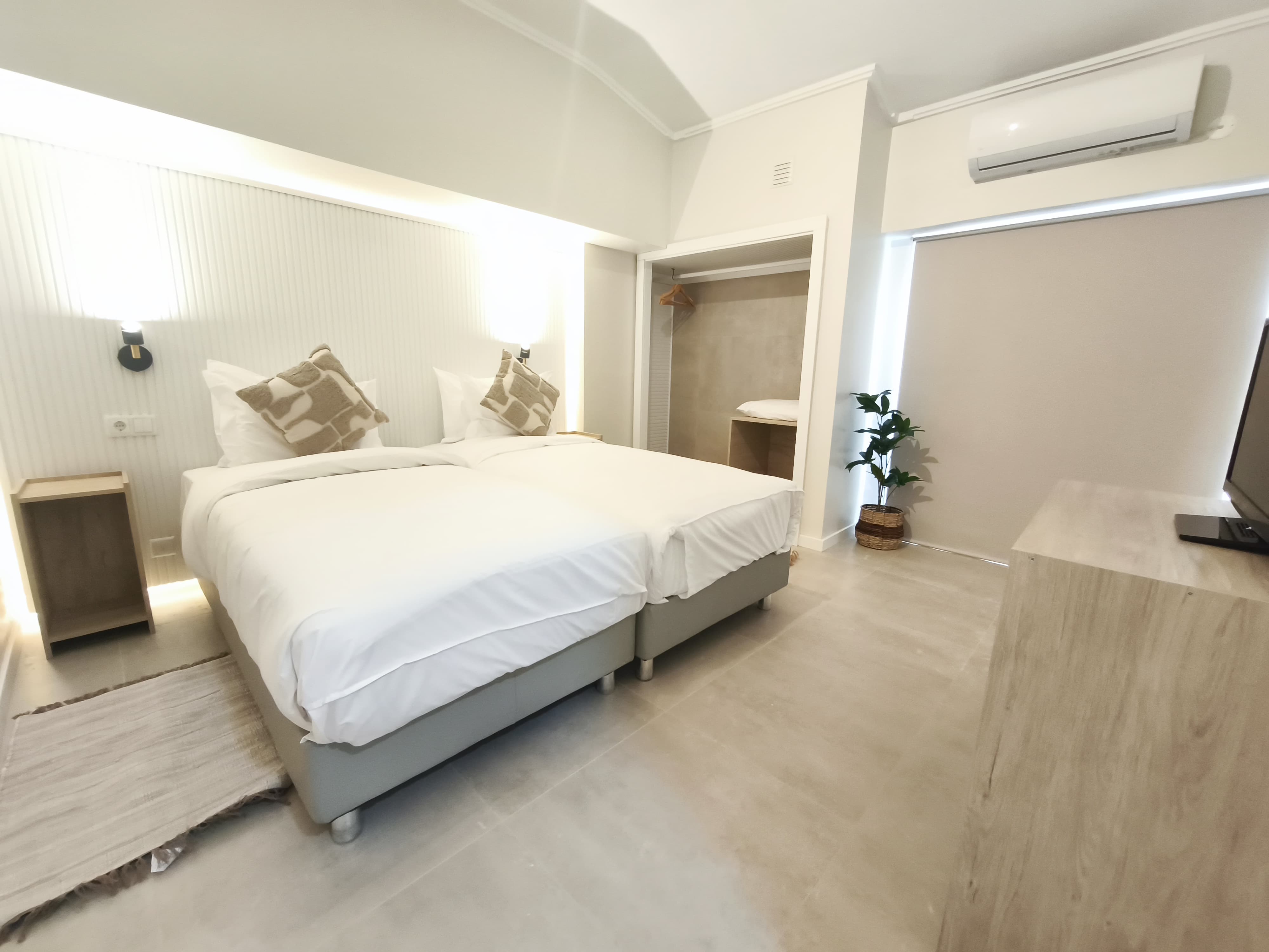 Wake up above Tamariz Beach to uninterrupted views of the Atlantic Ocean, Forte da Cruz and Cascais Bay. Located on the hotel