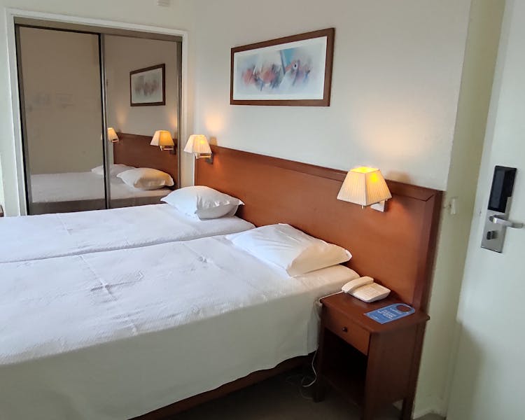 Comfortable rooms at the Hotel Sao Mamede in Estoril - Lisbon Coast ( Cascais - Portugal. ) Quartos confortáveis ​​no Hotel S