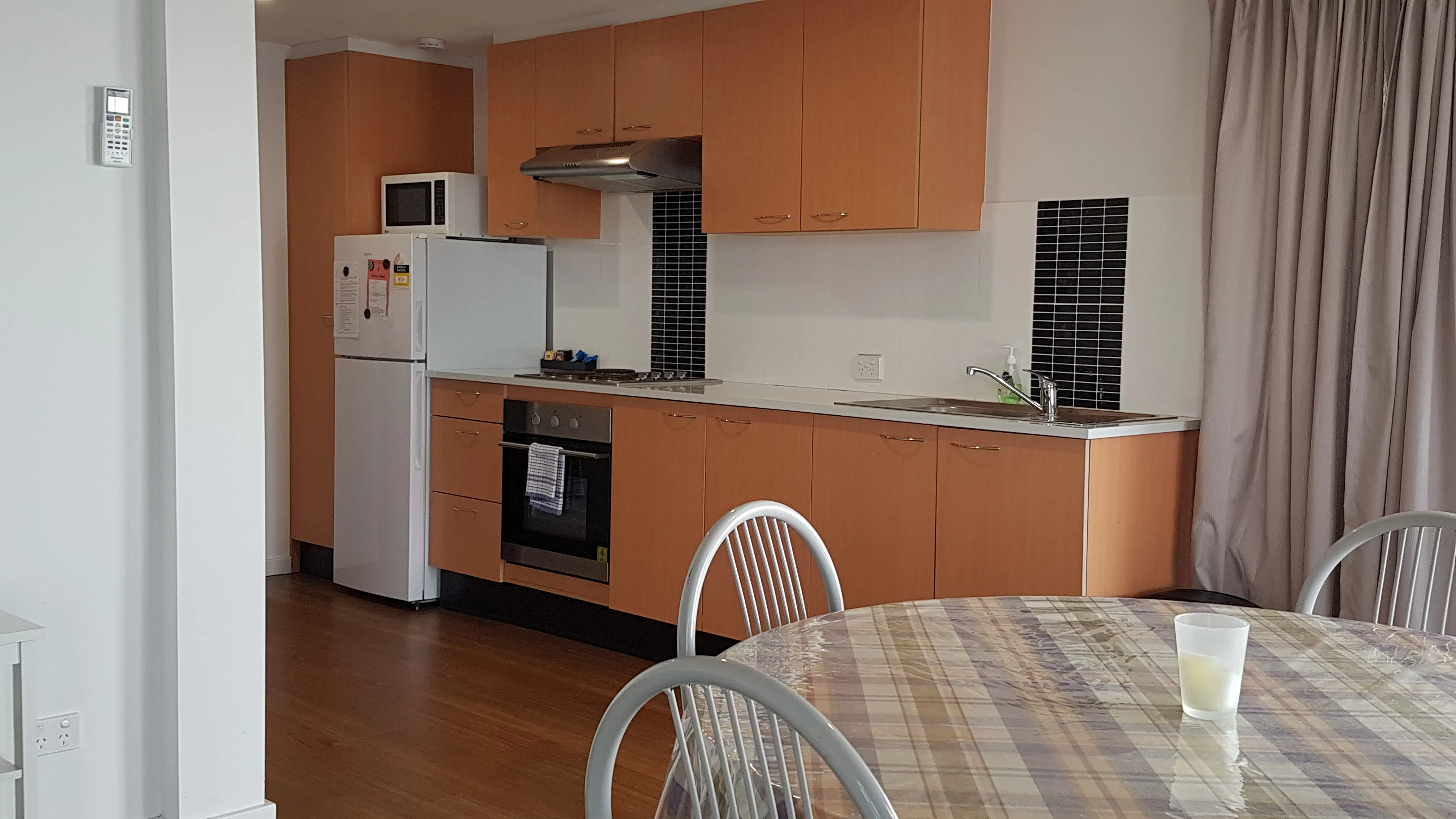 Get Dolphin Cottage Sleeps 4 Self Catering At The Beach Cottages Desktop Wallpaper Wallpaper Dolphin Cottage Sleeps 4 Self Catering At The Beach Cottages For iPhone