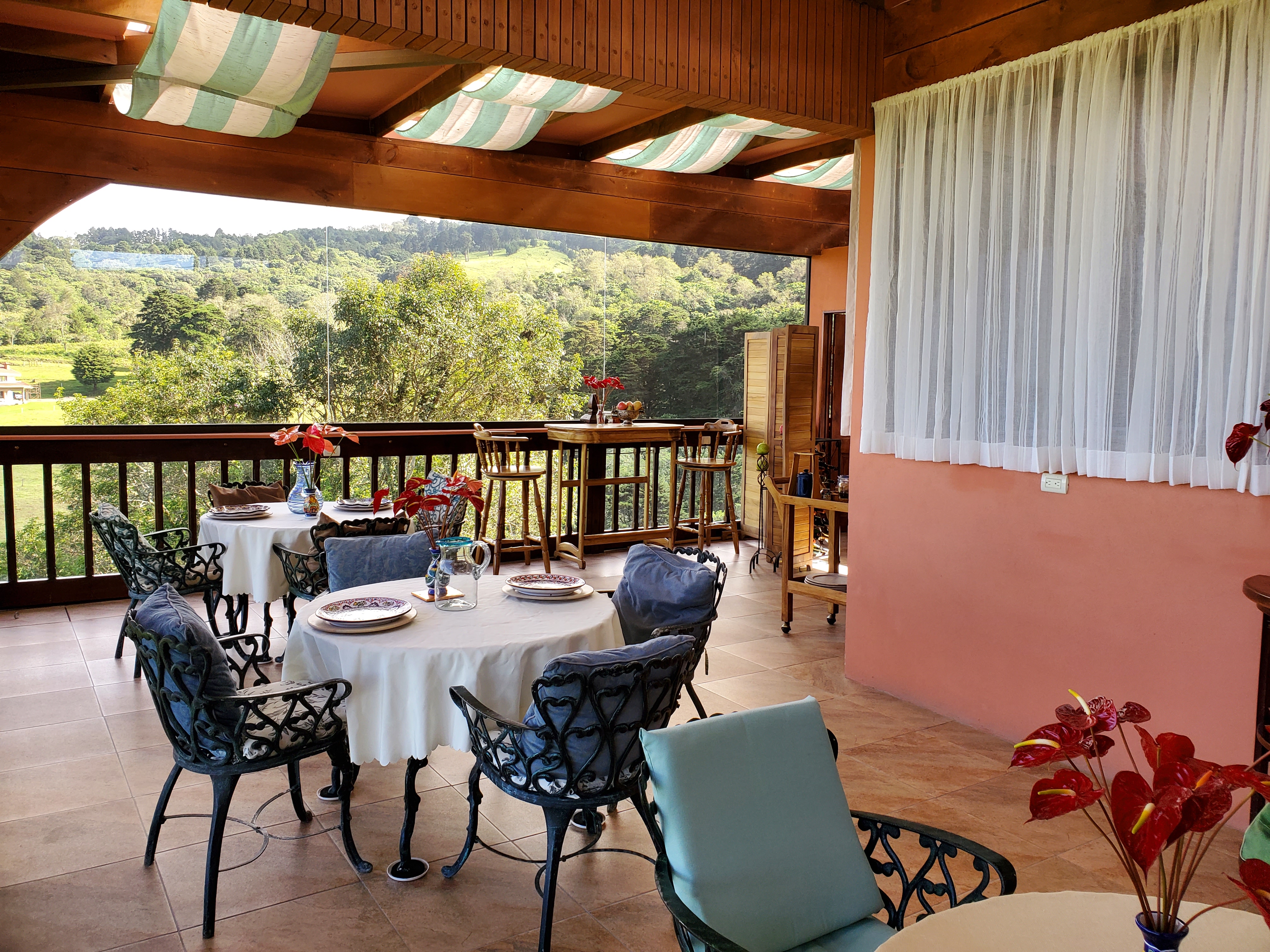breakfast and dining area