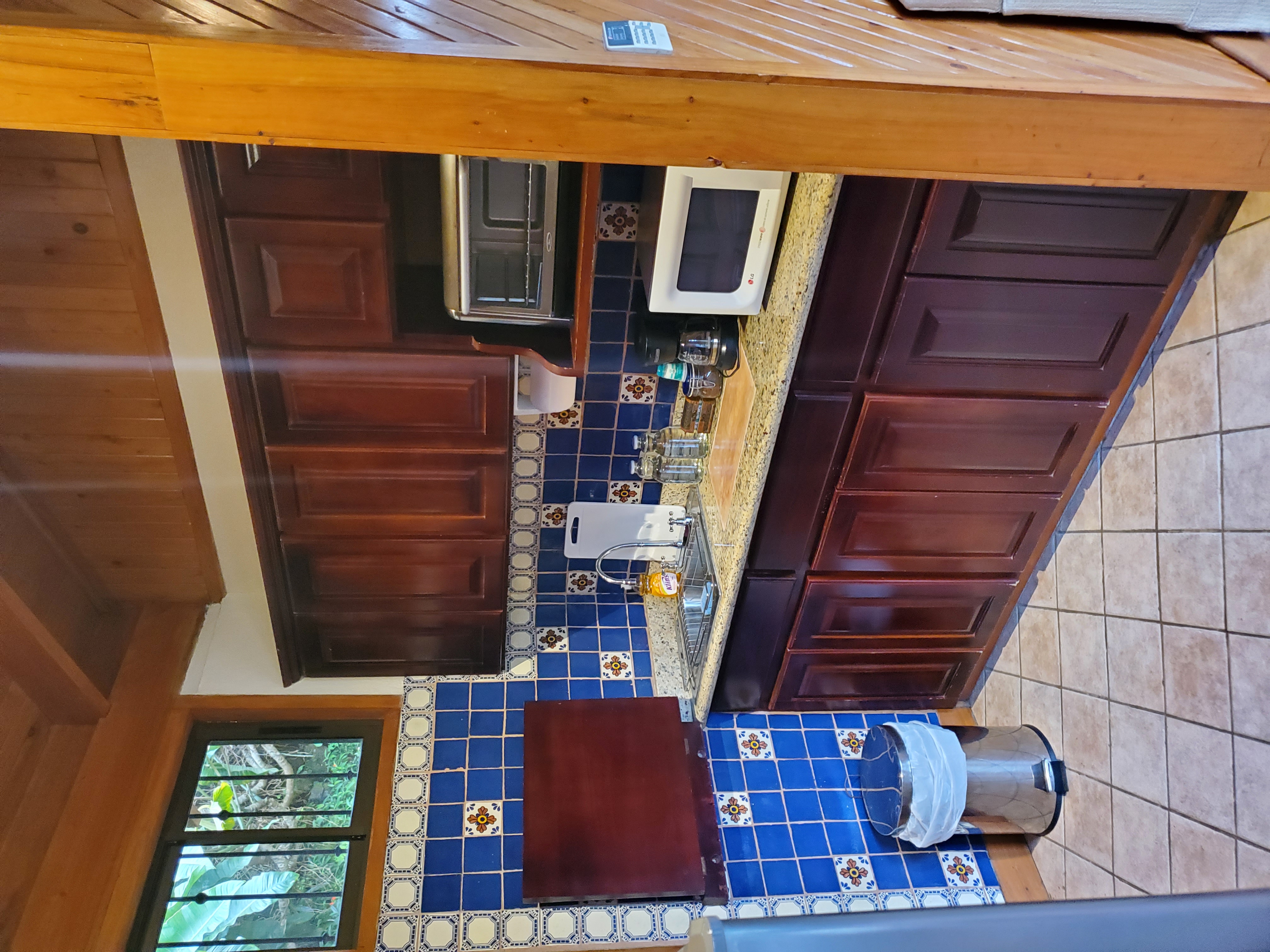 kitchenette of Birds of Paradise Suite