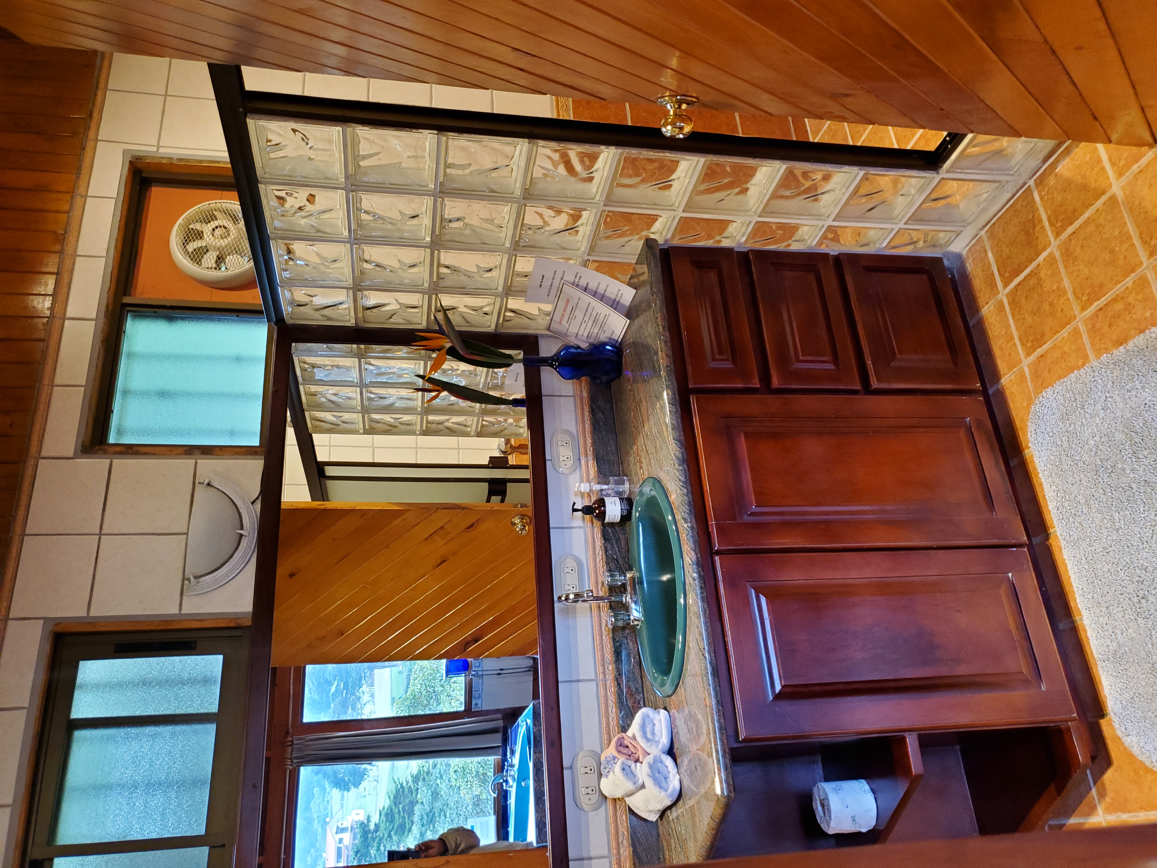 private bathroom of Birds of Paradise Suite