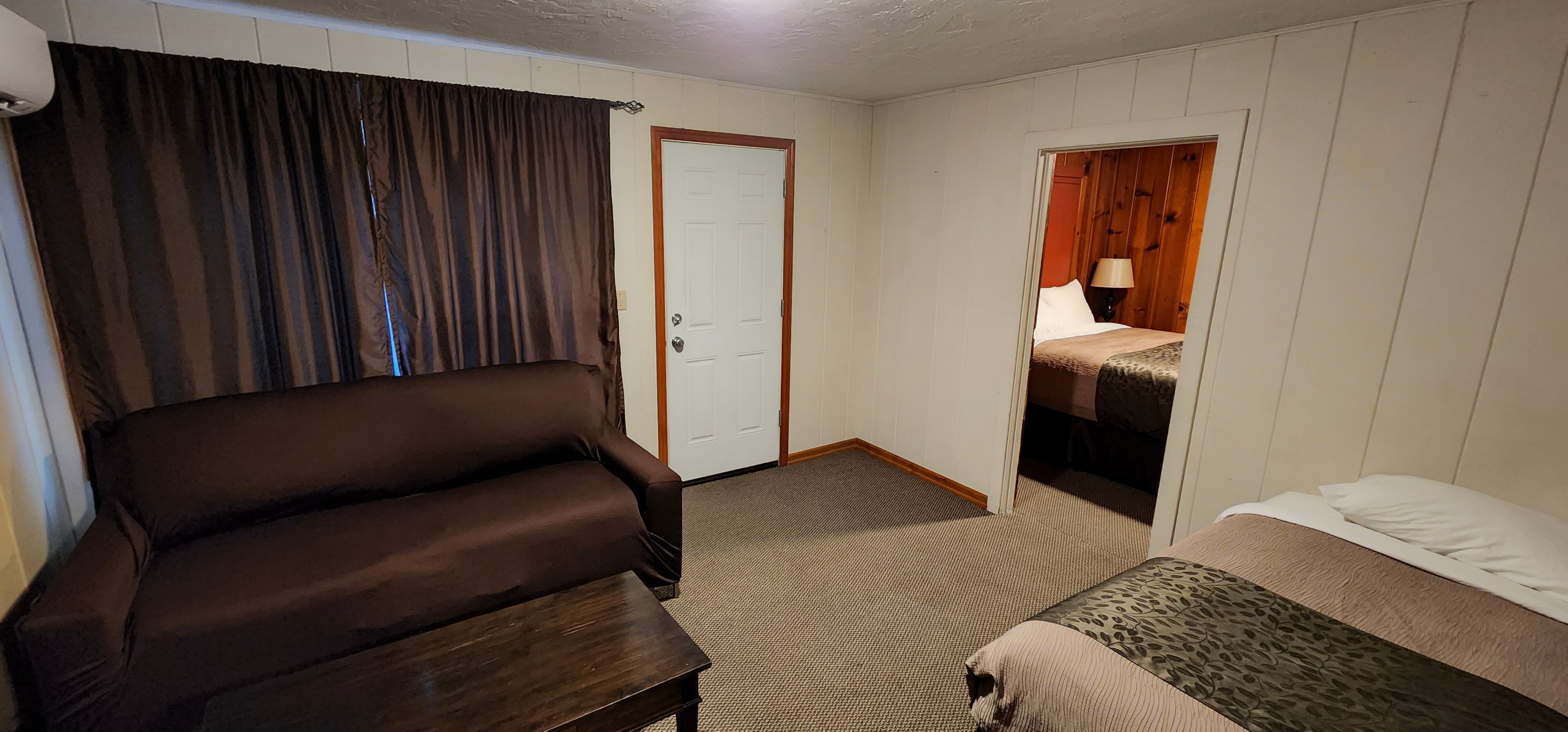 Cabin 1 (Queen, Twin, Pullout Queen With Kitchen)